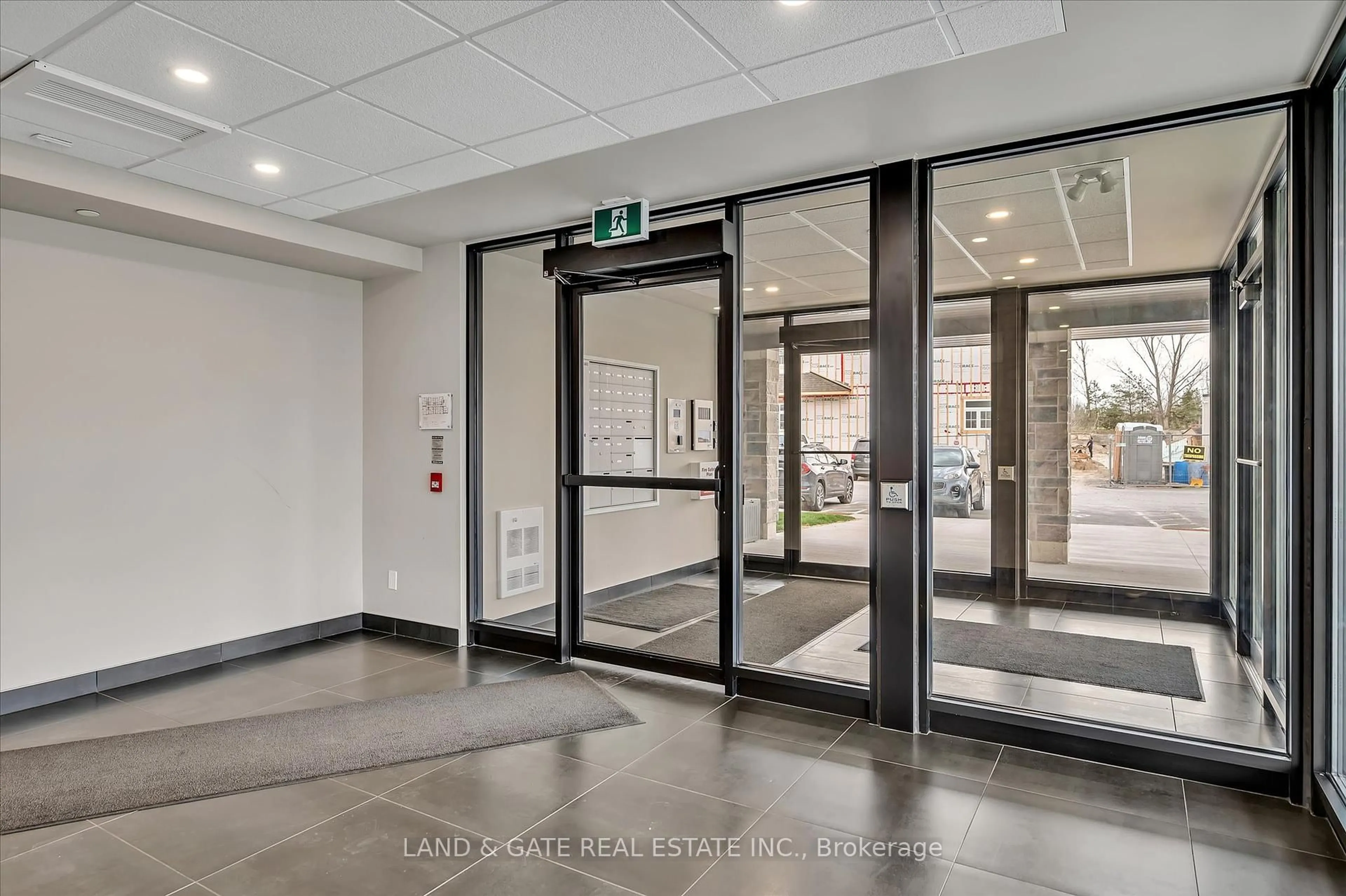 Indoor foyer for 19 Hampton Lane #207, Selwyn Ontario K0L 2H0