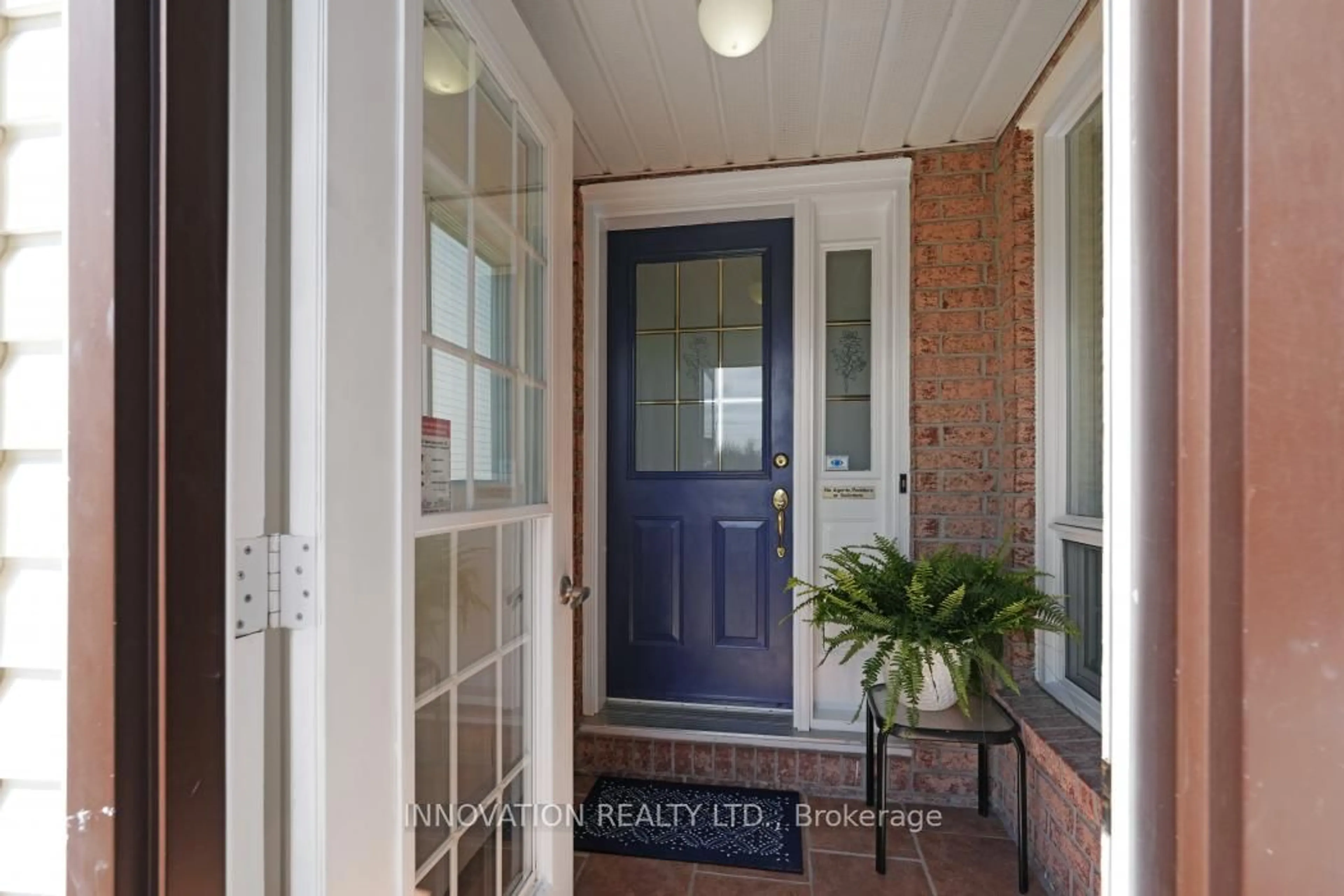 Indoor entryway for 114 Acklam Terr, Ottawa Ontario K2K 2J5