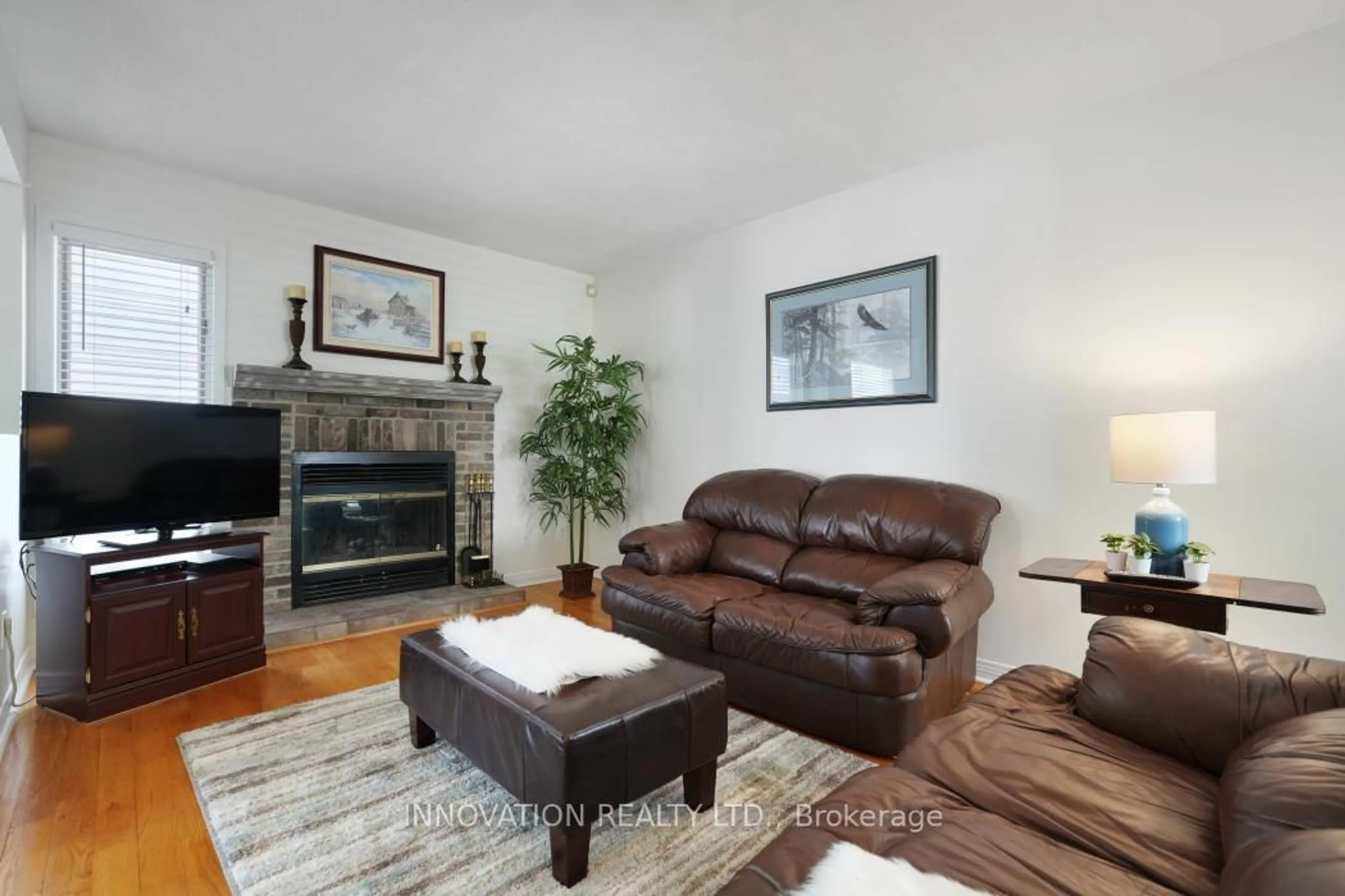 Living room with furniture, wood/laminate floor for 114 Acklam Terr, Ottawa Ontario K2K 2J5