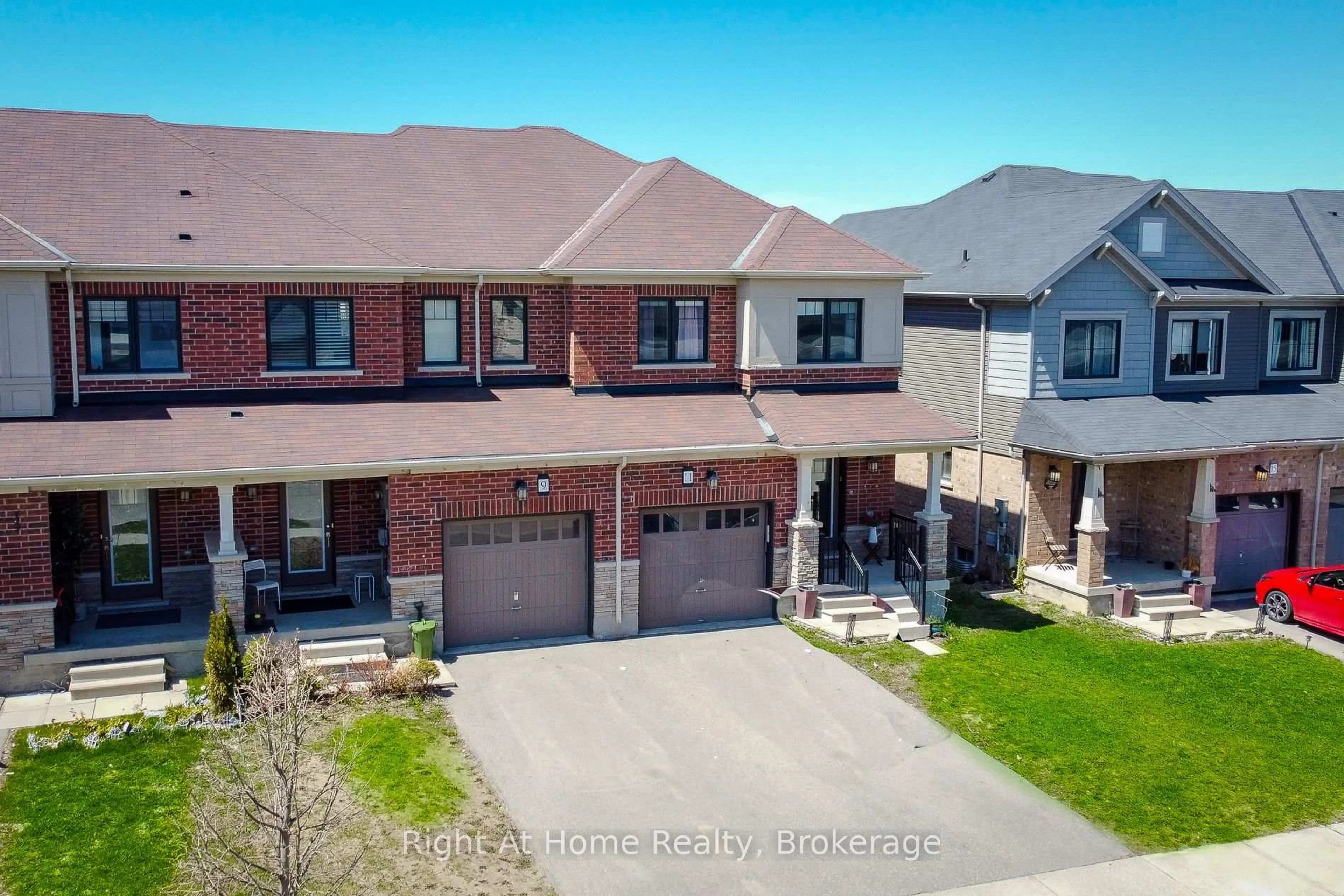 A pic from outside/outdoor area/front of a property/back of a property/a pic from drone, street for 11 Sherway St, Hamilton Ontario L8J 0J4