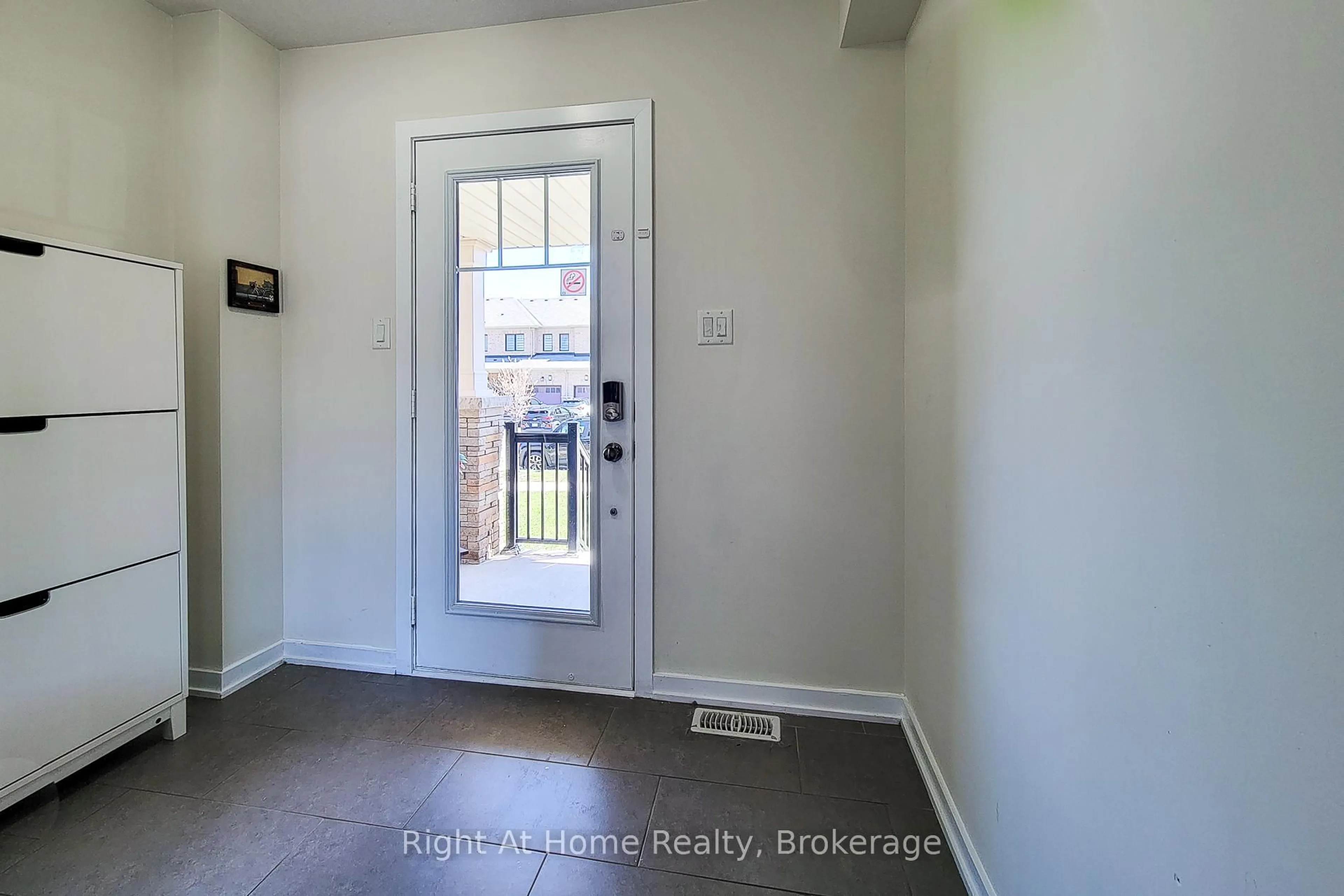 Indoor entryway for 11 Sherway St, Hamilton Ontario L8J 0J4