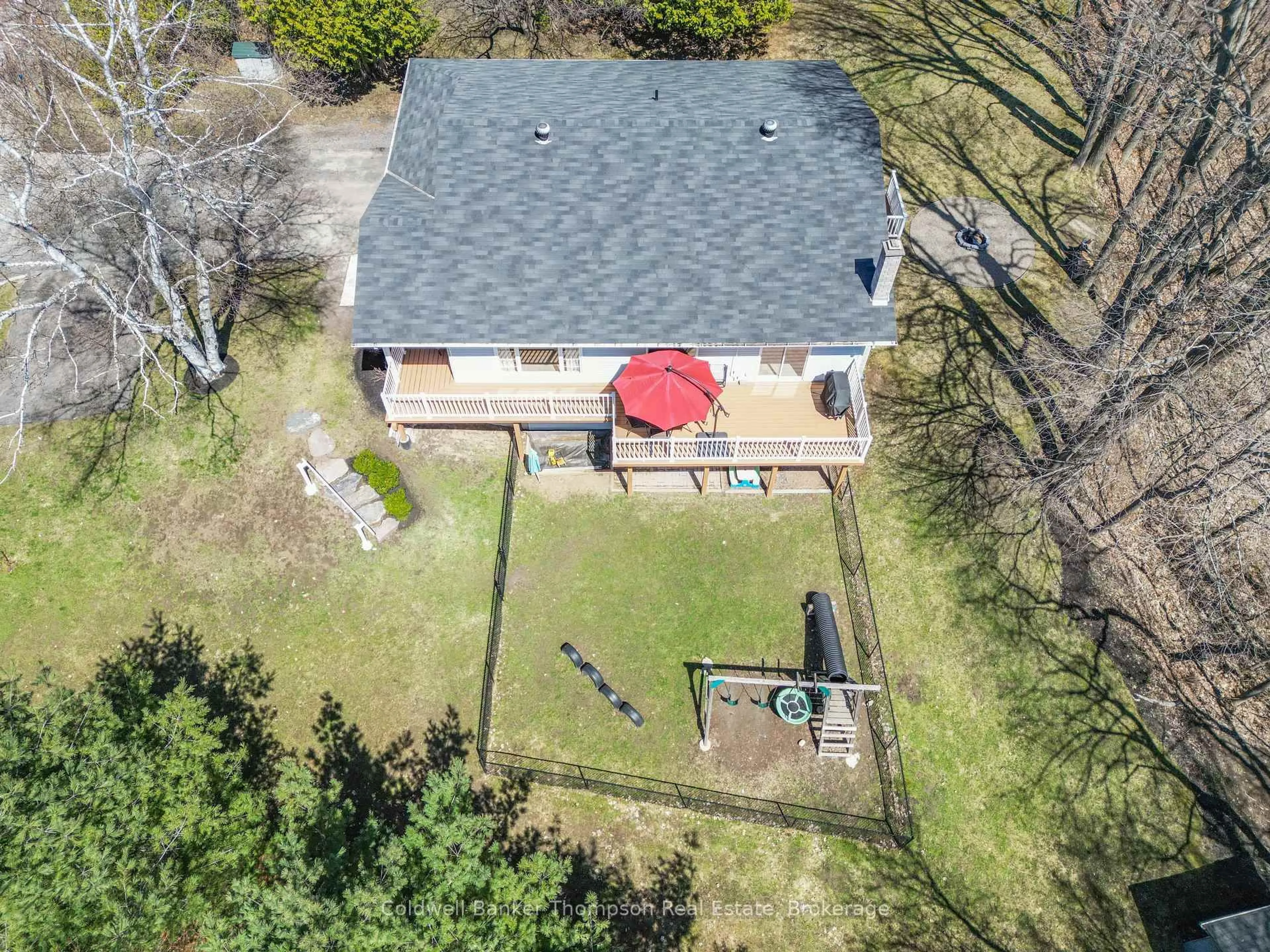 A pic from outside/outdoor area/front of a property/back of a property/a pic from drone, unknown for 17 Winona Dr, Huntsville Ontario P1H 1L9