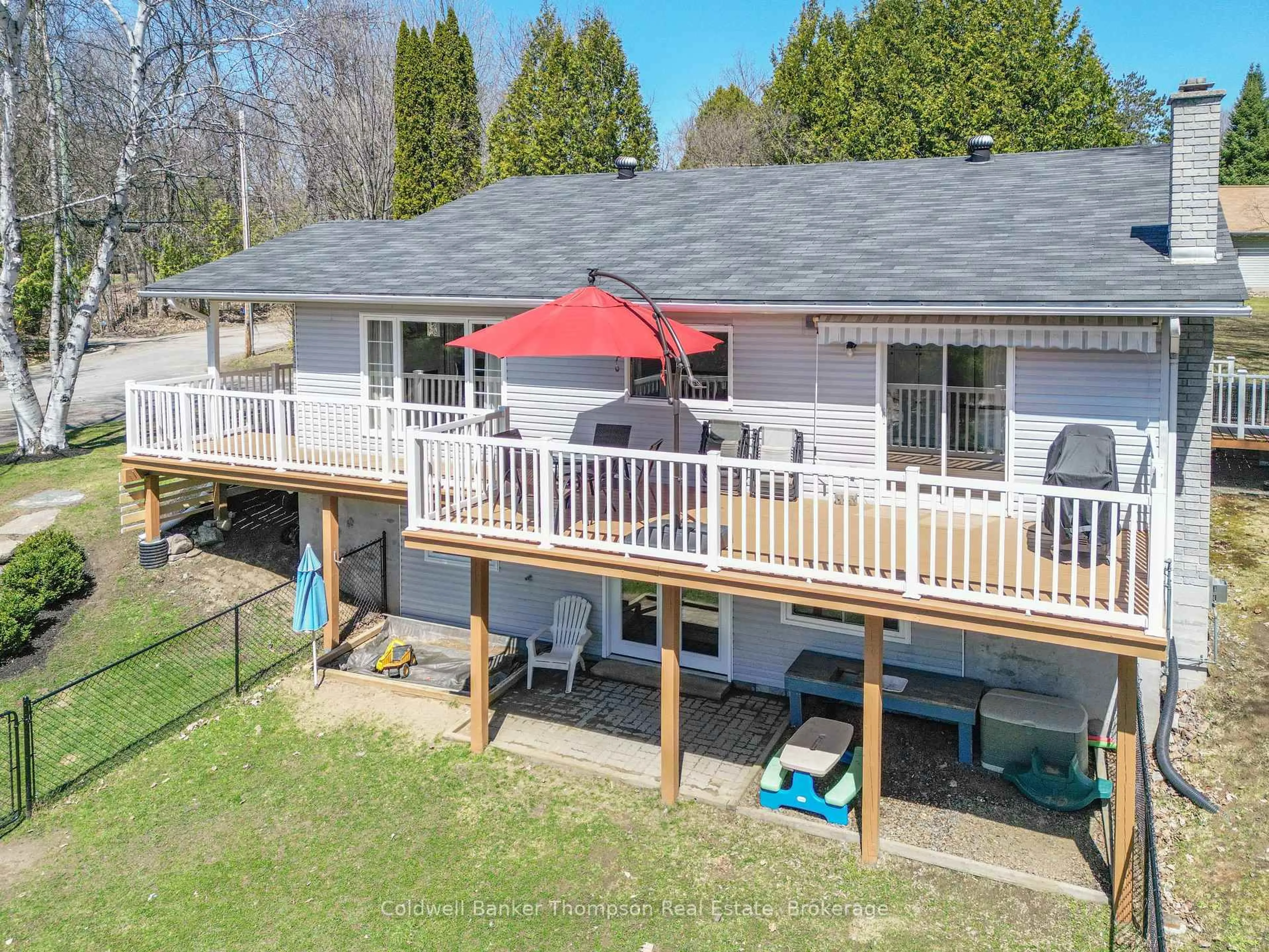 A pic from outside/outdoor area/front of a property/back of a property/a pic from drone, water/lake/river/ocean view for 17 Winona Dr, Huntsville Ontario P1H 1L9