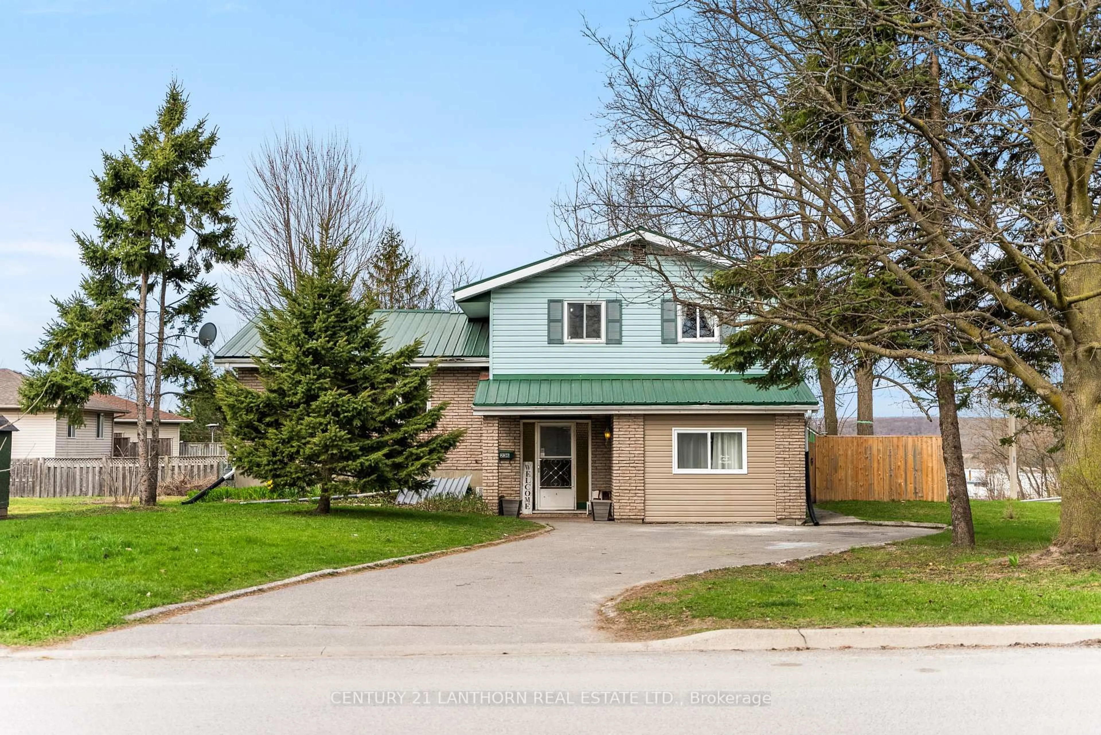 Home with vinyl exterior material, street for 236 Reid St, Quinte West Ontario K8V 5W3
