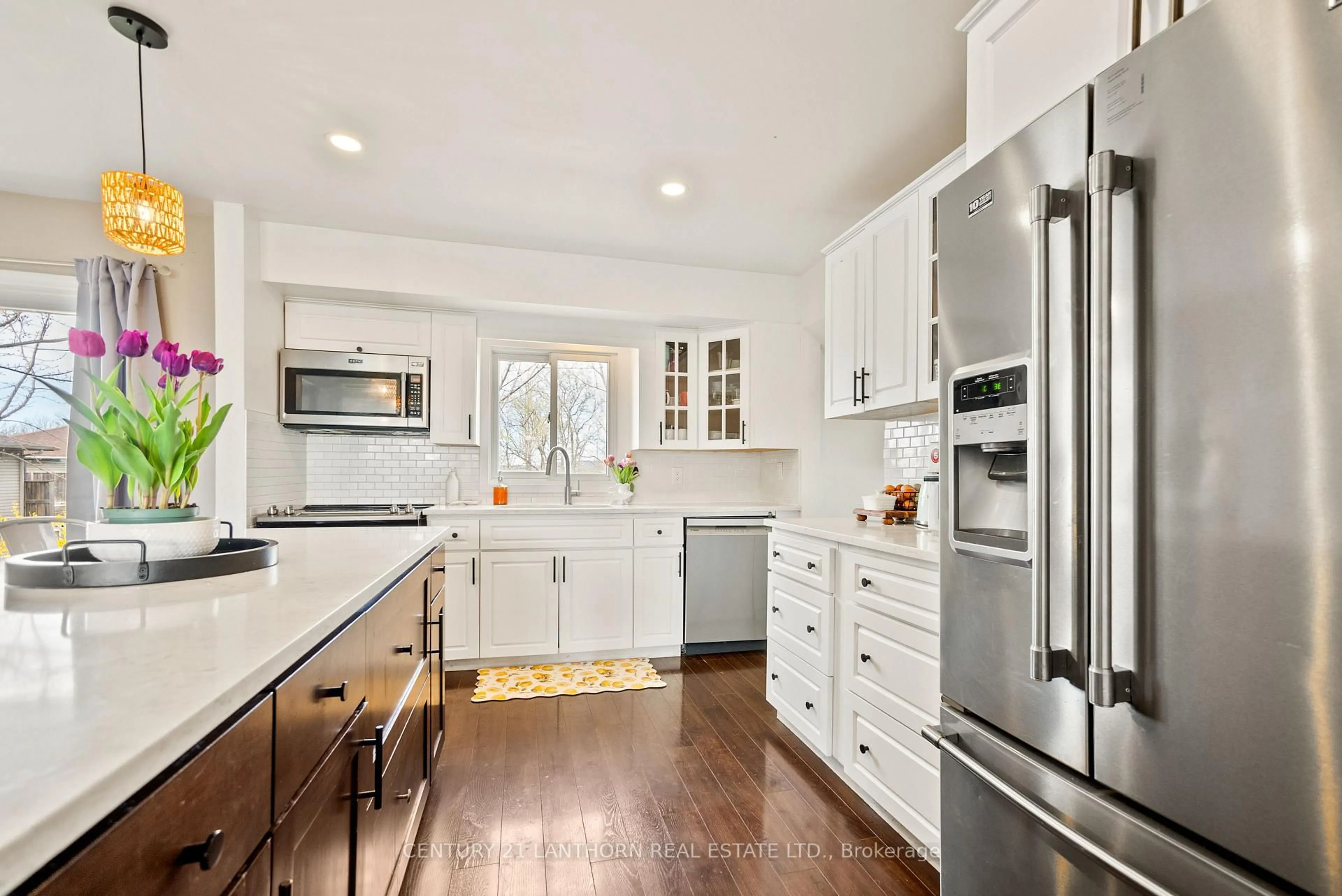 Open concept kitchen, unknown for 236 Reid St, Quinte West Ontario K8V 5W3