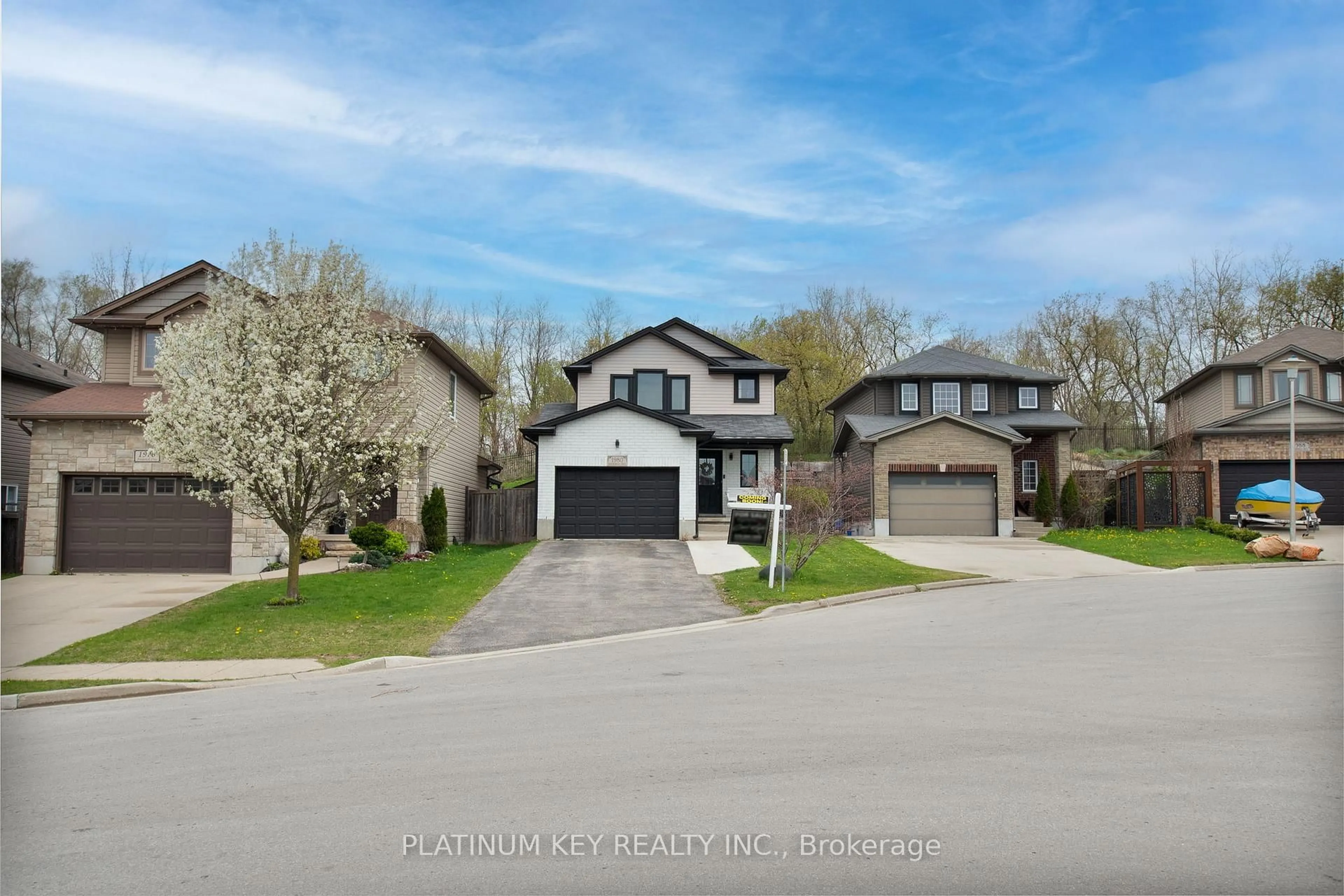 A pic from outside/outdoor area/front of a property/back of a property/a pic from drone, street for 1980 Frederick Cres, London East Ontario N5W 0A4