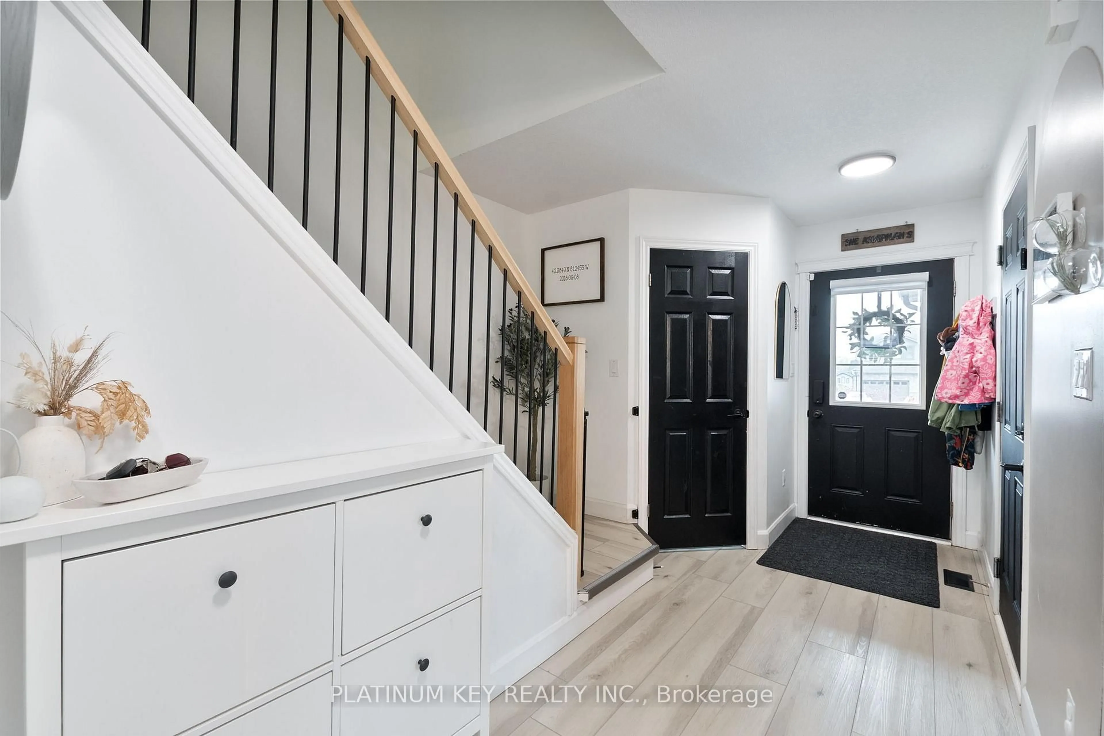 Indoor entryway for 1980 Frederick Cres, London East Ontario N5W 0A4