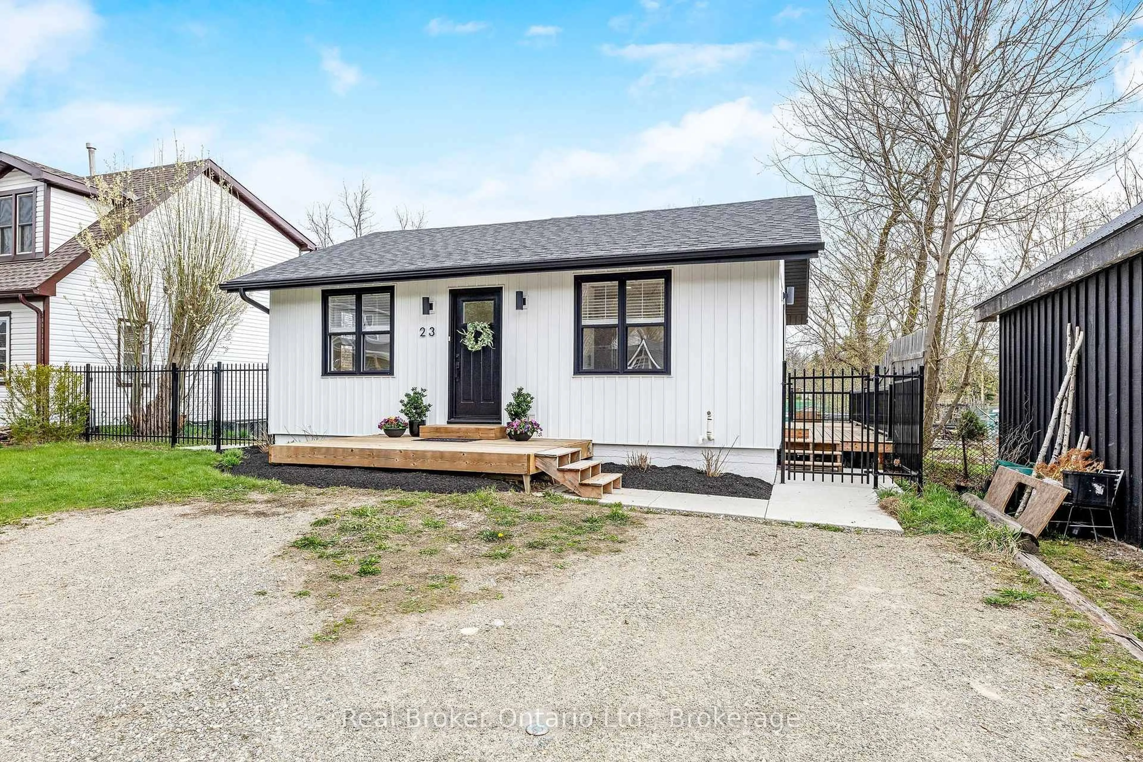 A pic from outside/outdoor area/front of a property/back of a property/a pic from drone, street for 23 Main St, Erin Ontario N0B 1T0