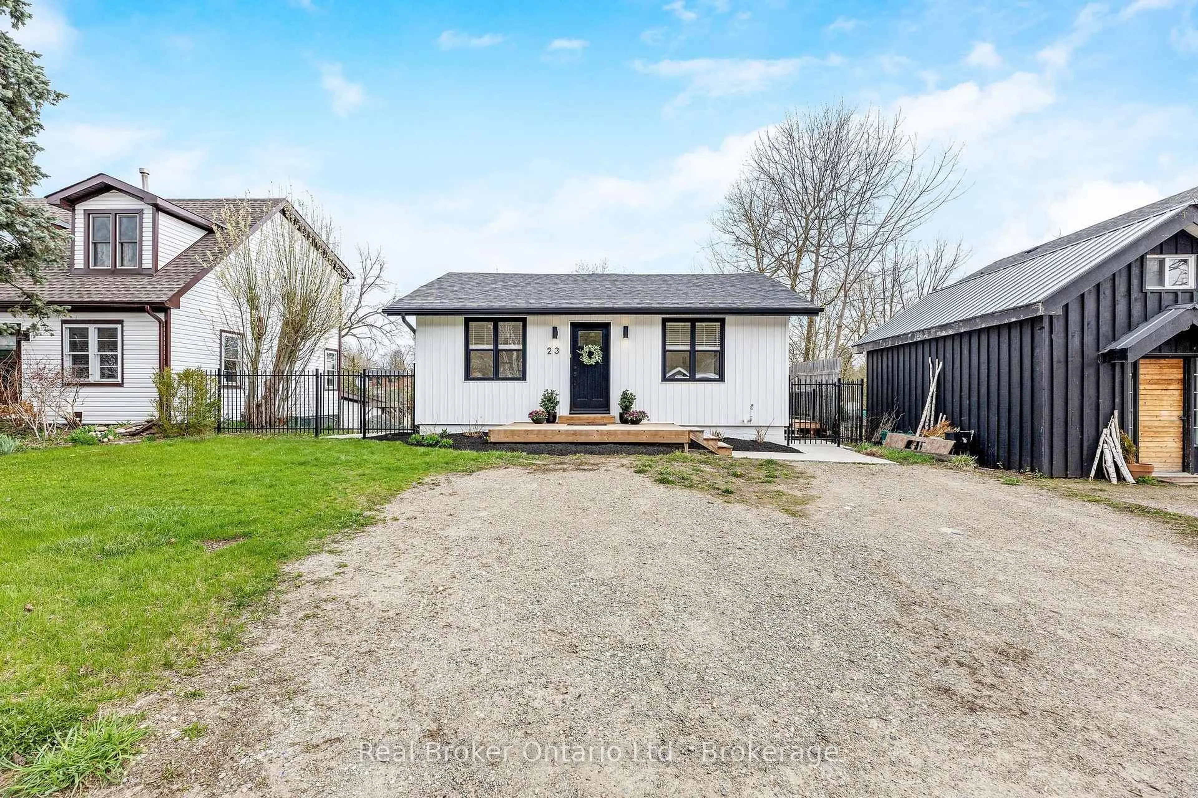 A pic from outside/outdoor area/front of a property/back of a property/a pic from drone, street for 23 Main St, Erin Ontario N0B 1T0