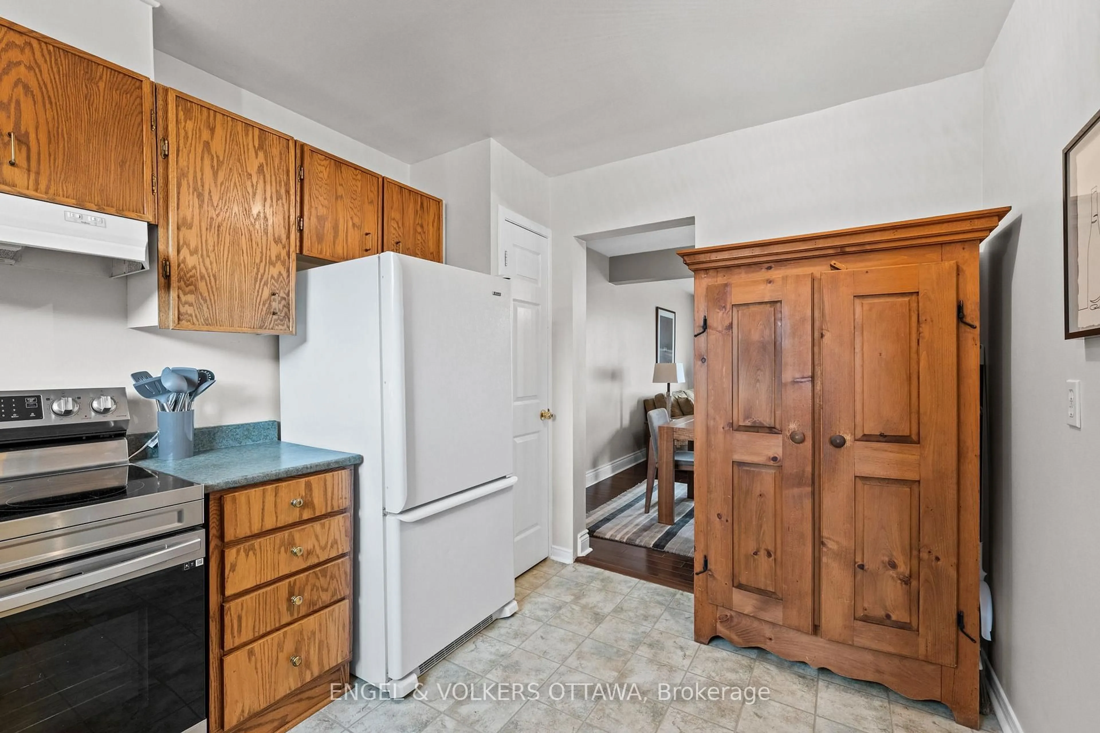 Standard kitchen, unknown for 13 Bellman Dr #5, Ottawa Ontario K2H 8S3
