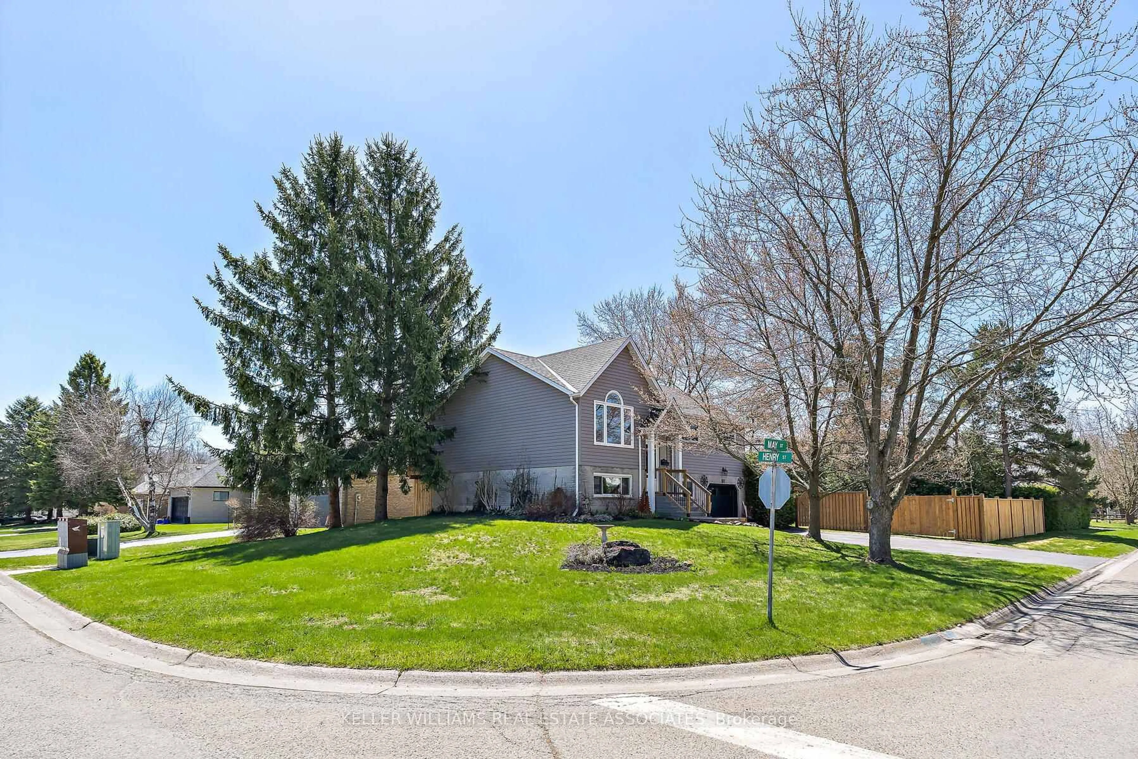 A pic from outside/outdoor area/front of a property/back of a property/a pic from drone, street for 101 May St, Guelph/Eramosa Ontario N0B 2K0