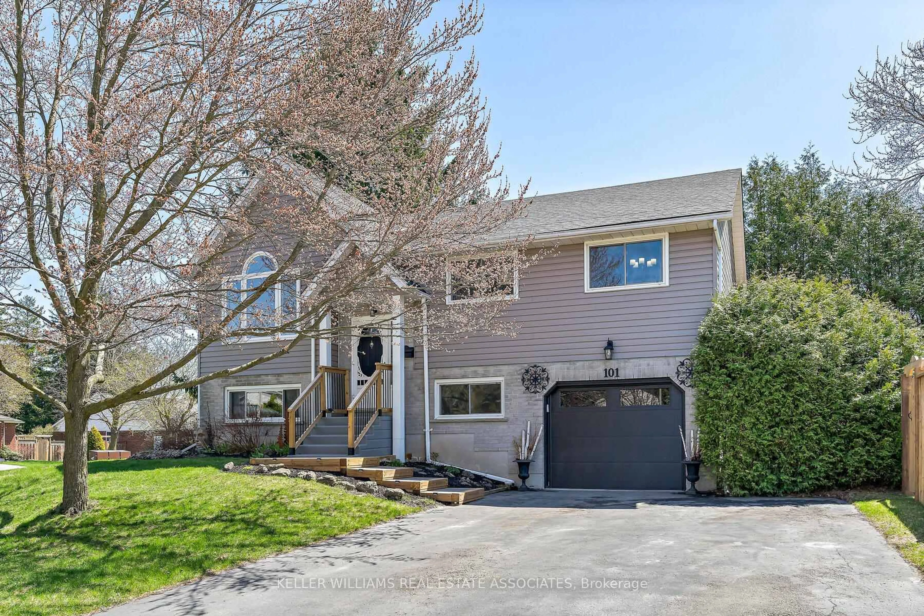 Home with vinyl exterior material, street for 101 May St, Guelph/Eramosa Ontario N0B 2K0