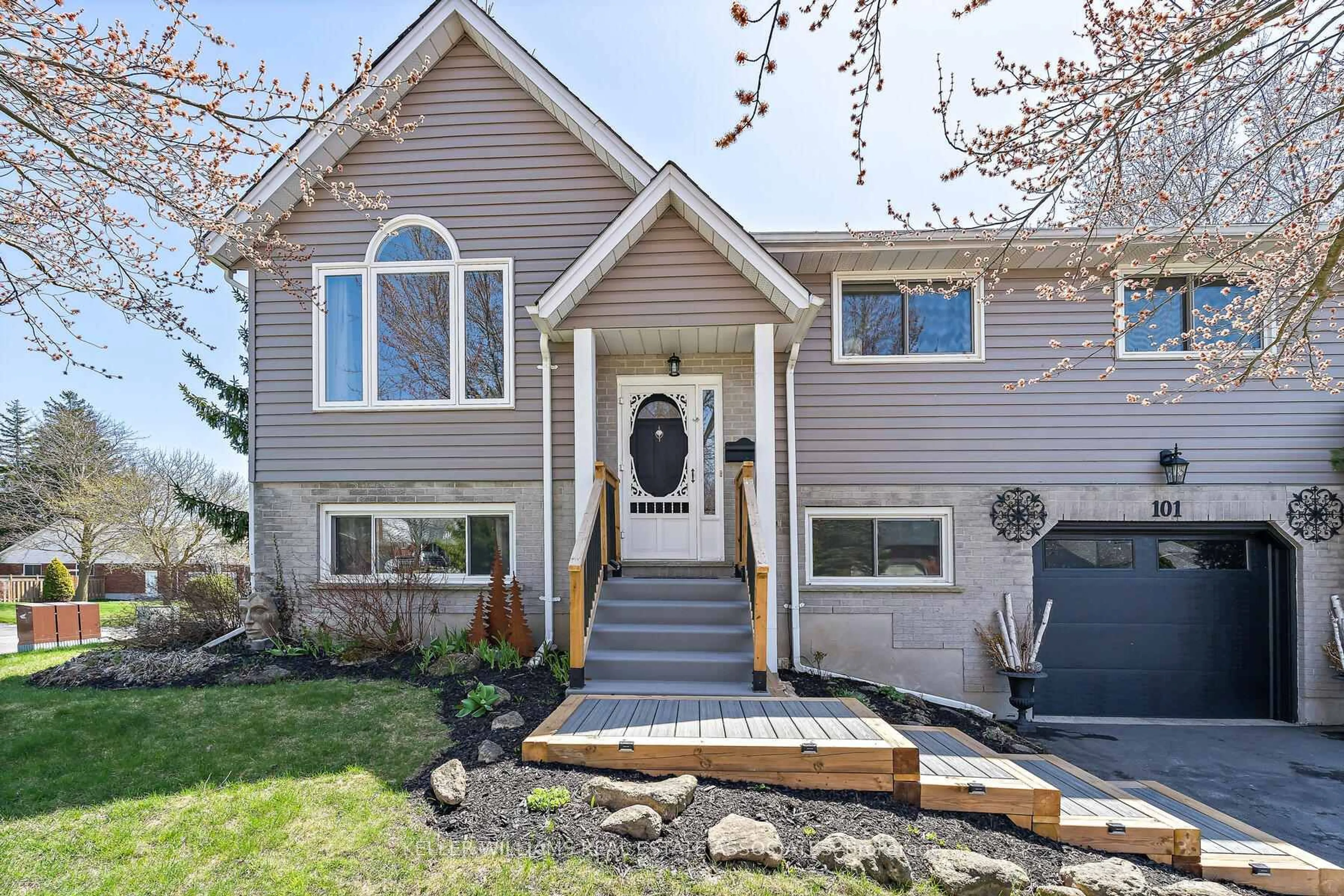 Home with vinyl exterior material, street for 101 May St, Guelph/Eramosa Ontario N0B 2K0