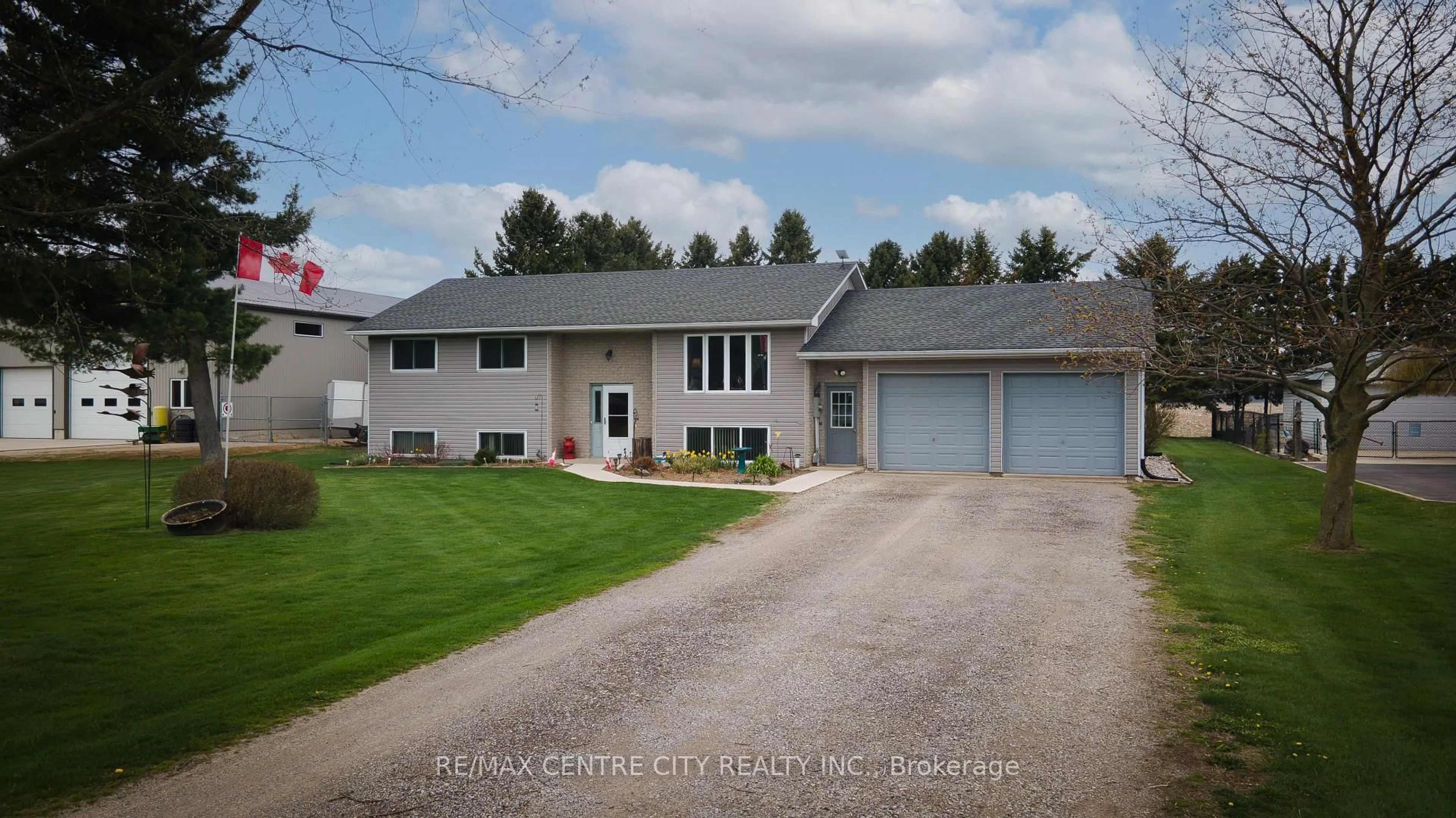 Home with vinyl exterior material, street for 49464 Nova Scotia Line, Malahide Ontario N5H 2R2