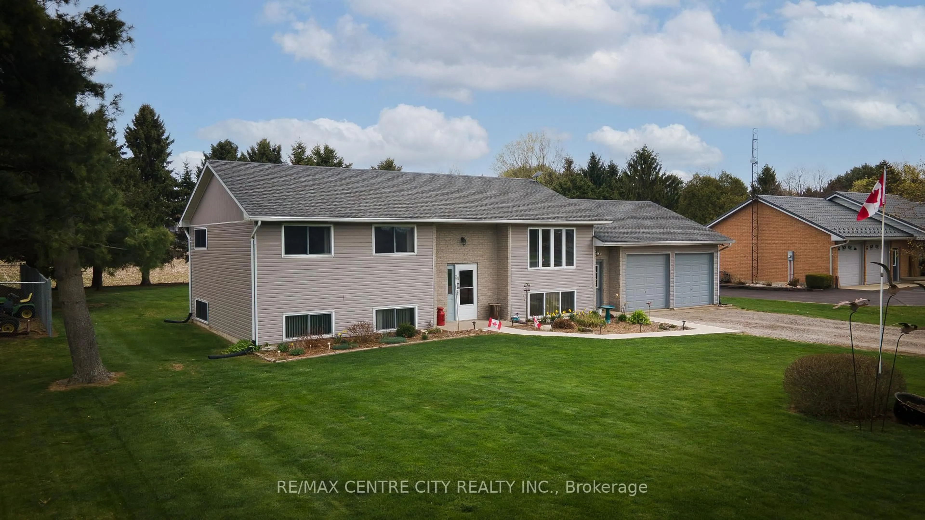 Home with vinyl exterior material, unknown for 49464 Nova Scotia Line, Malahide Ontario N5H 2R2