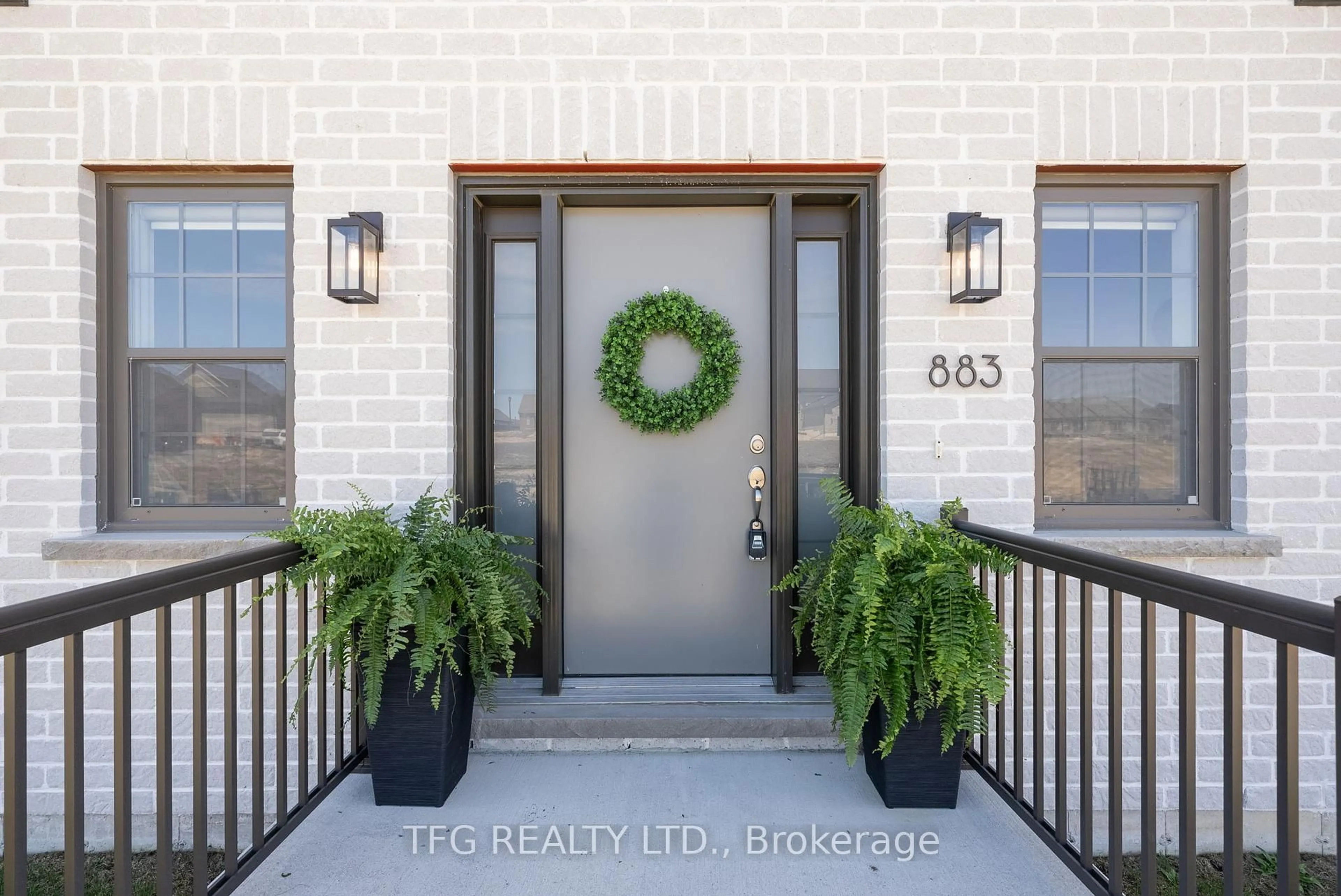 Indoor entryway for 883 Ernest Allen Blvd, Cobourg Ontario K9A 1W9