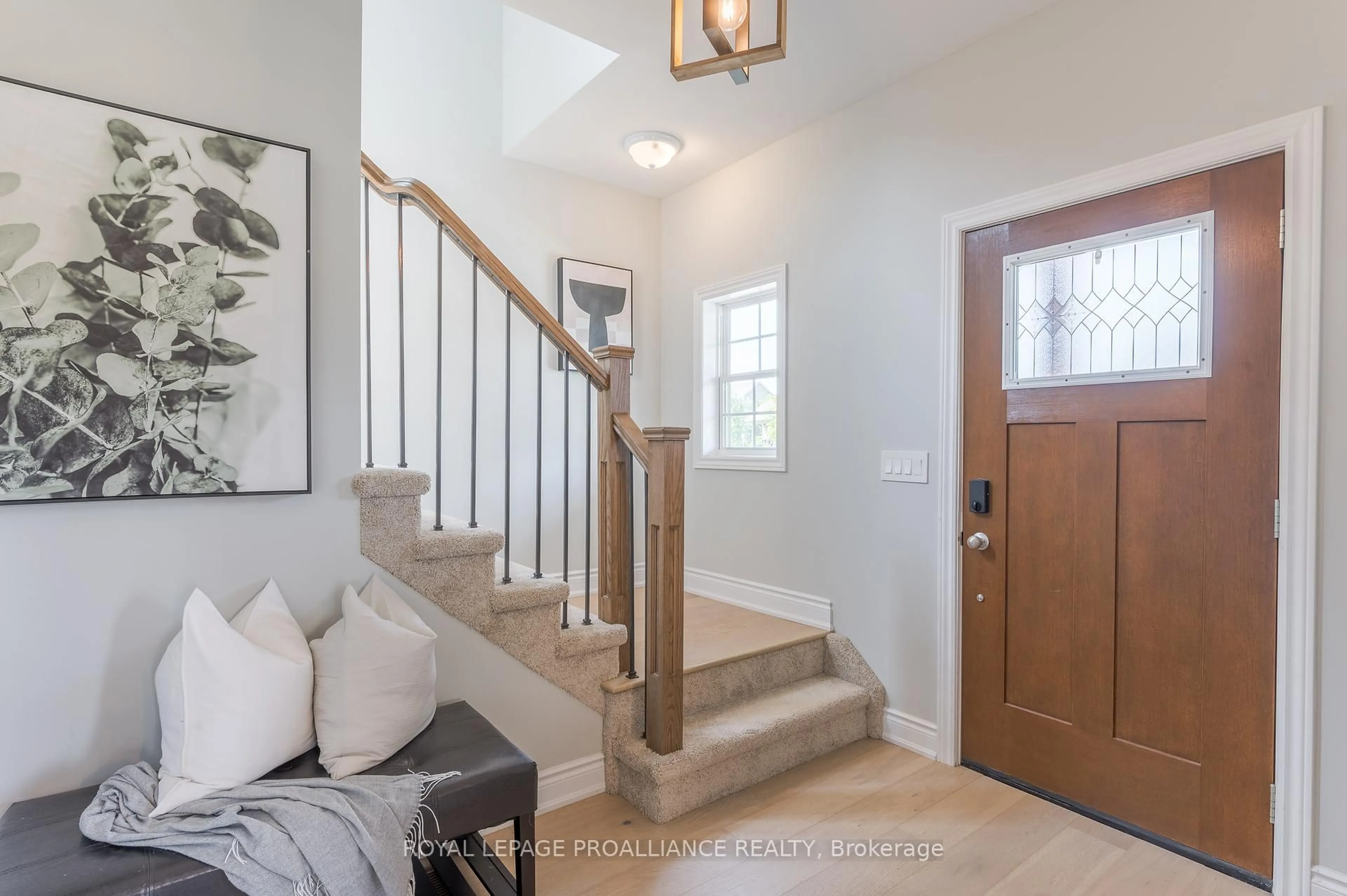 Indoor entryway for 913 John Fairhurst Blvd, Cobourg Ontario K9A 1L9