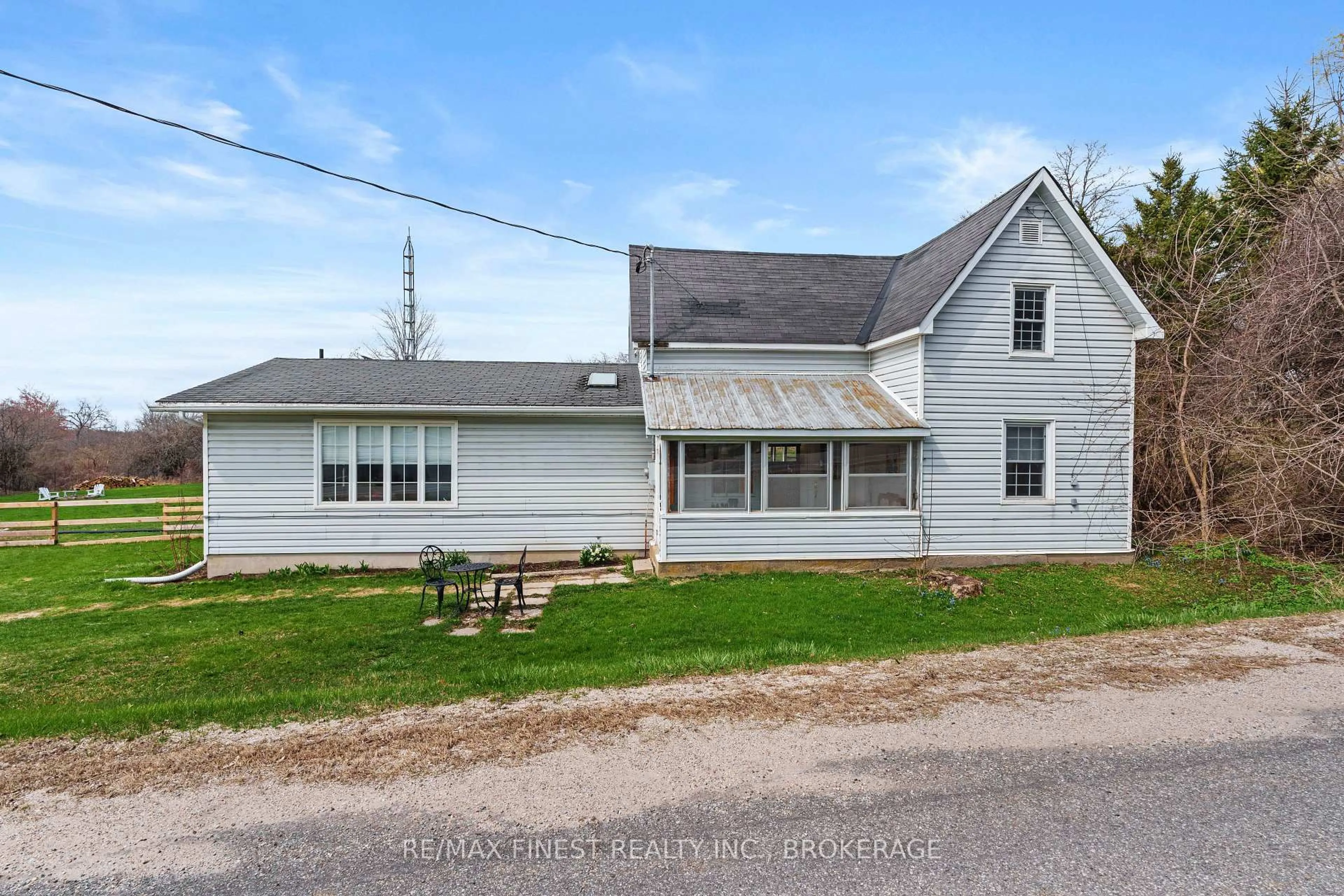 A pic from outside/outdoor area/front of a property/back of a property/a pic from drone, street for 541 Glen Tay Rd, Perth Ontario K7H 3C6