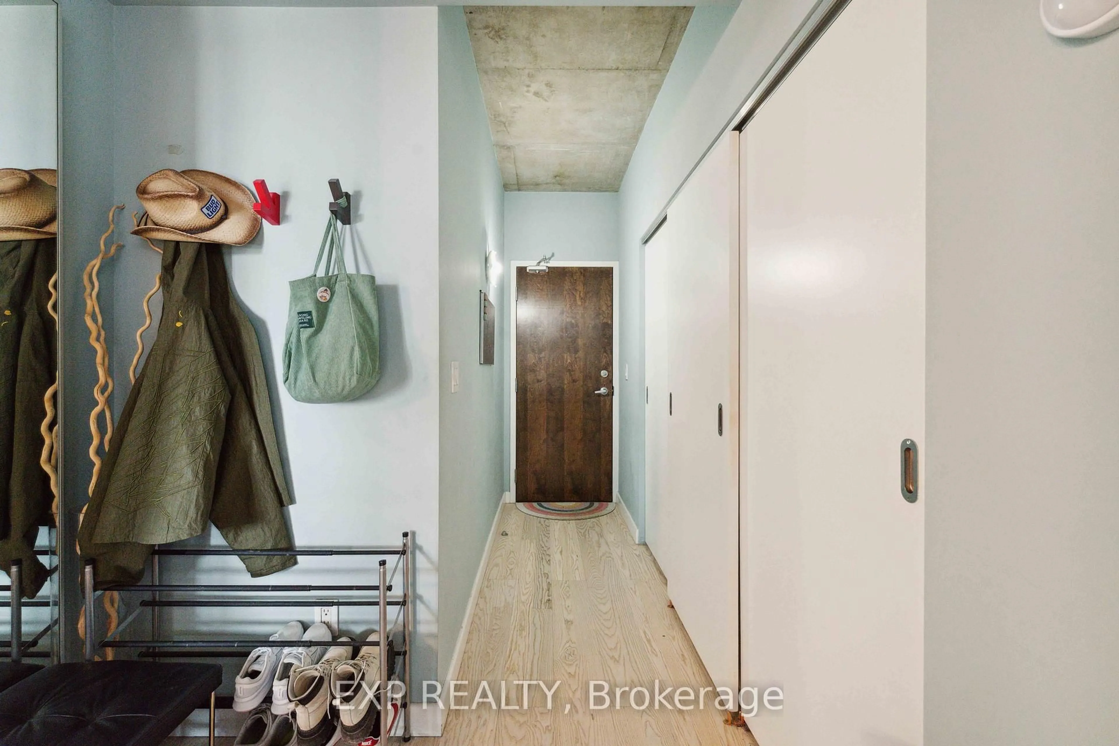 Indoor entryway for 179 George St #610, Ottawa Ontario K1N 1J8
