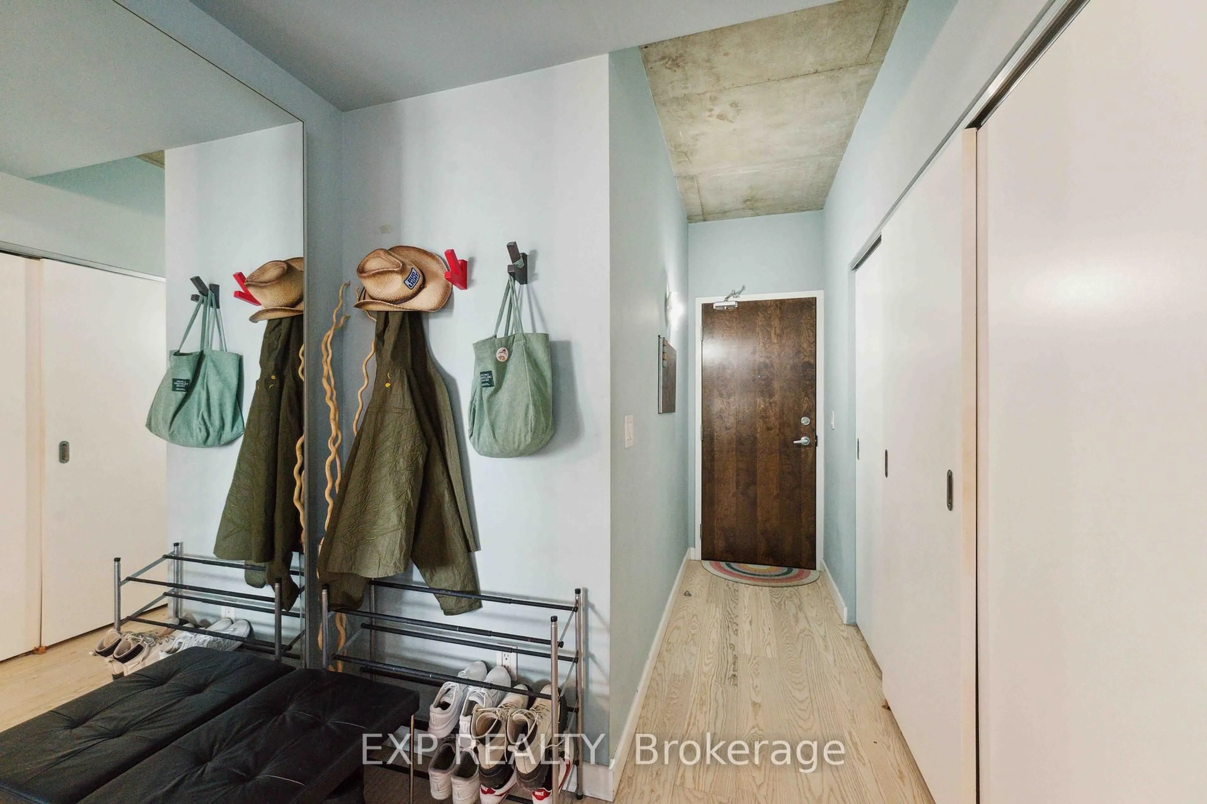Indoor entryway for 179 George St #610, Ottawa Ontario K1N 1J8