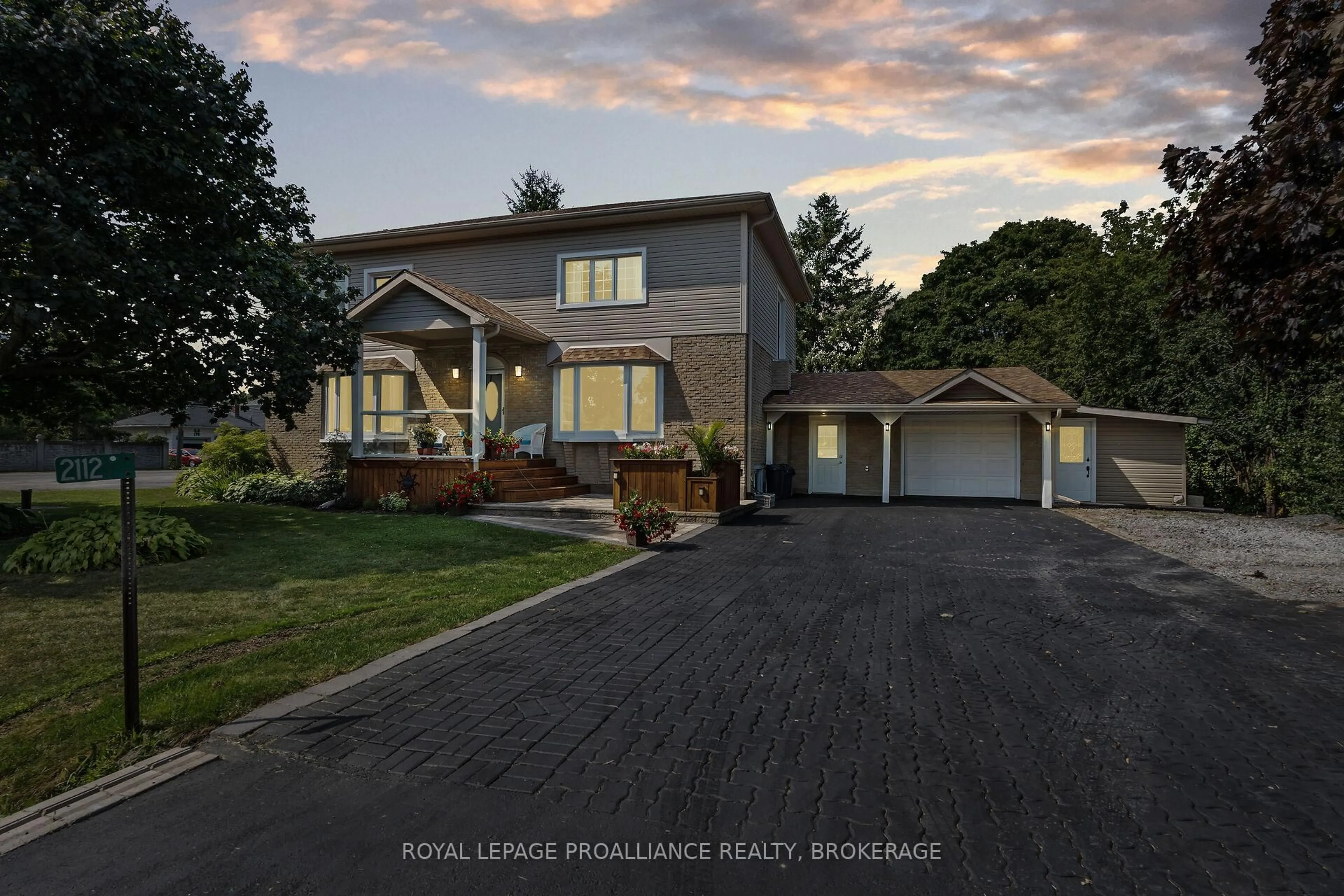 Home with vinyl exterior material, street for 2112 BURBROOK Rd, Kingston Ontario K7L 4V4