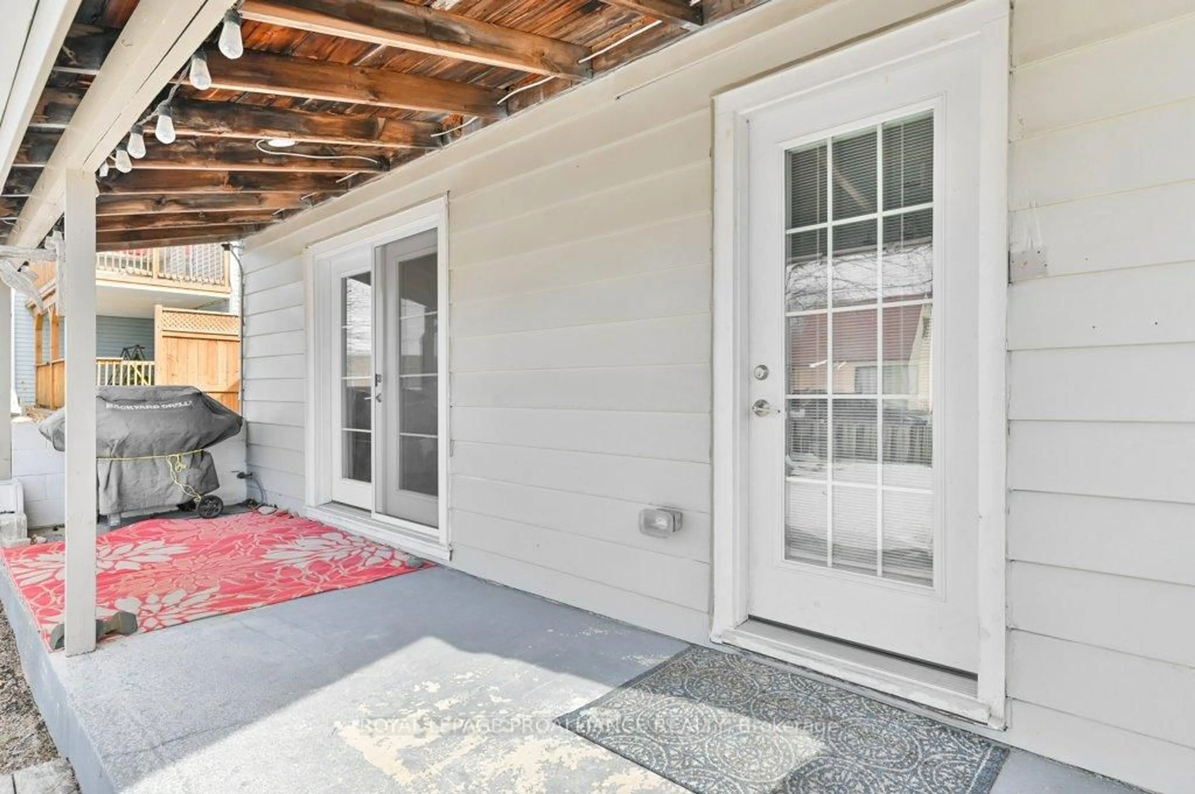 Indoor entryway for 61 Delaney St, Quinte West Ontario K8V 4L7