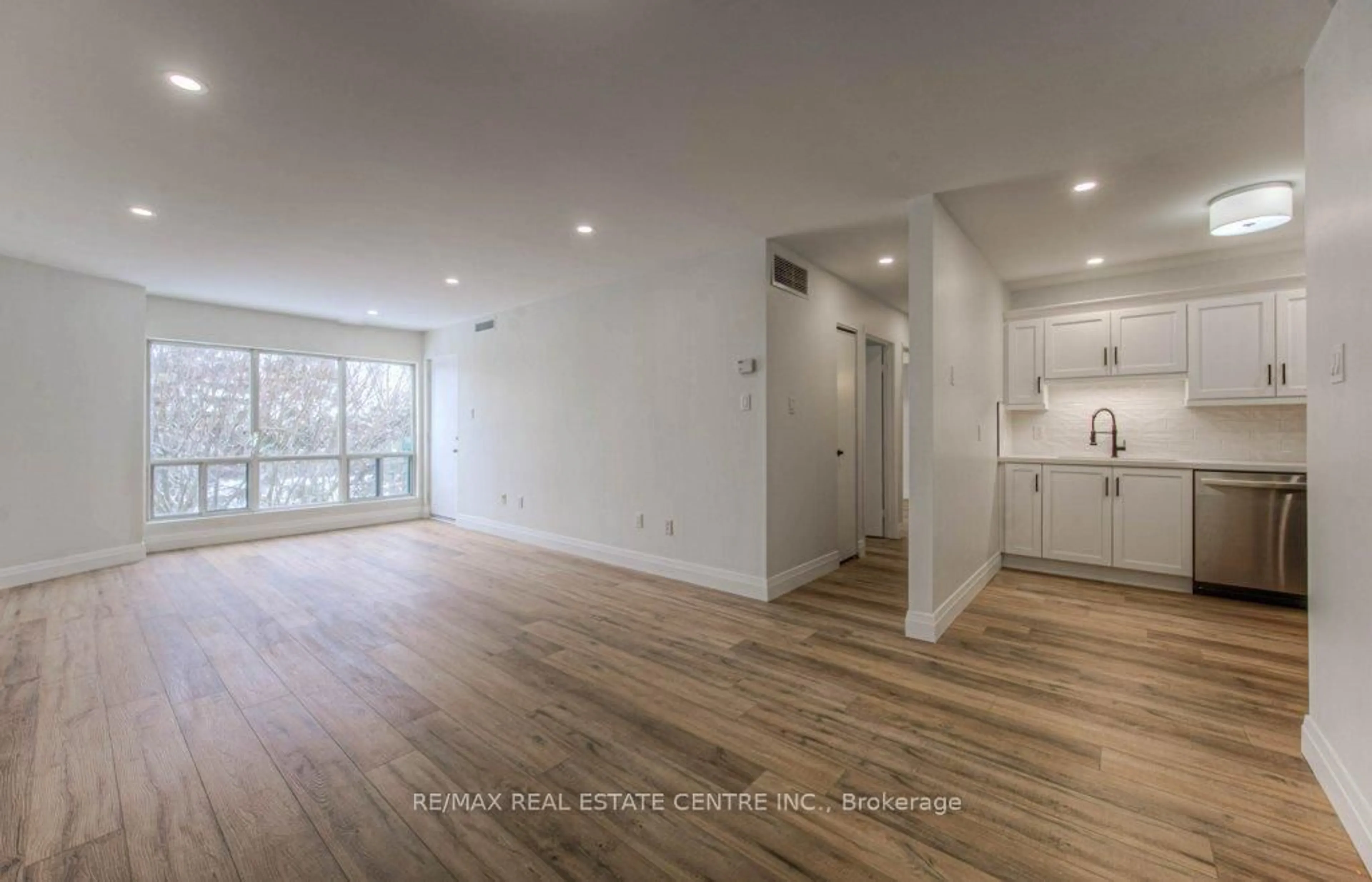A pic of a room for 15 Hofstetter Ave #402, Kitchener Ontario N2A 3Z7