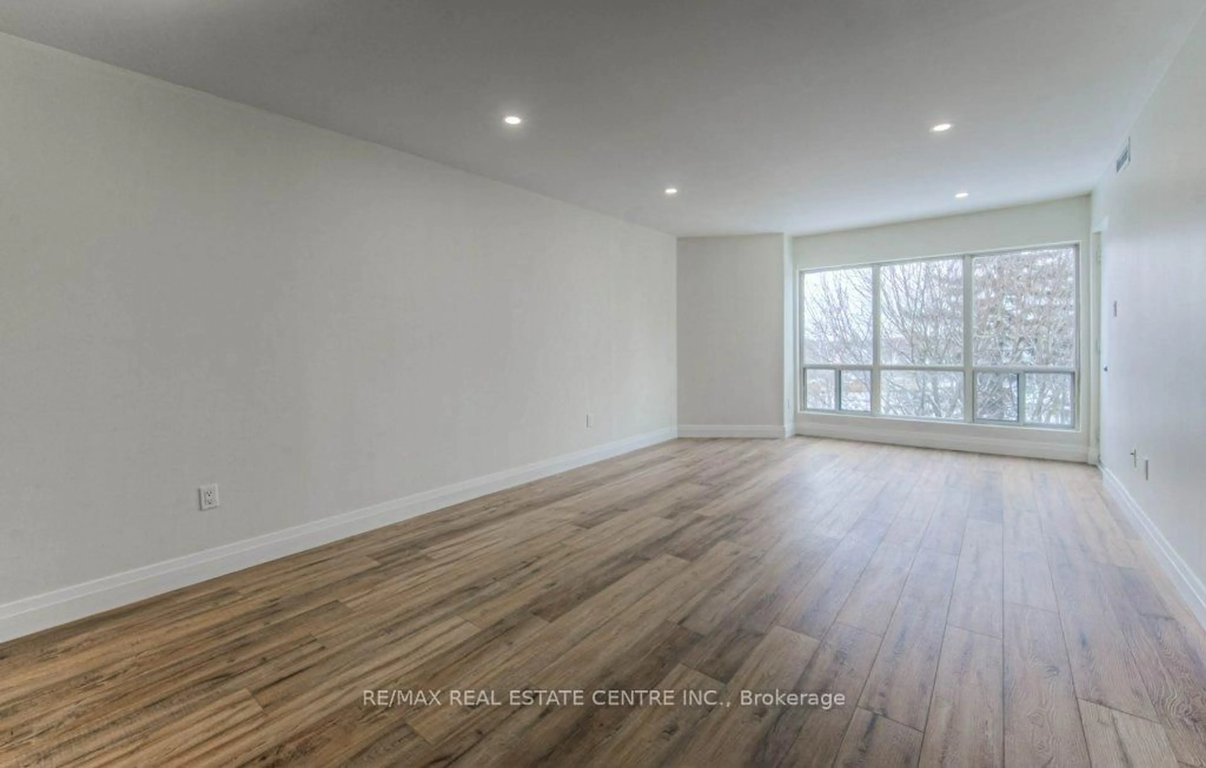 A pic of a room for 15 Hofstetter Ave #402, Kitchener Ontario N2A 3Z7