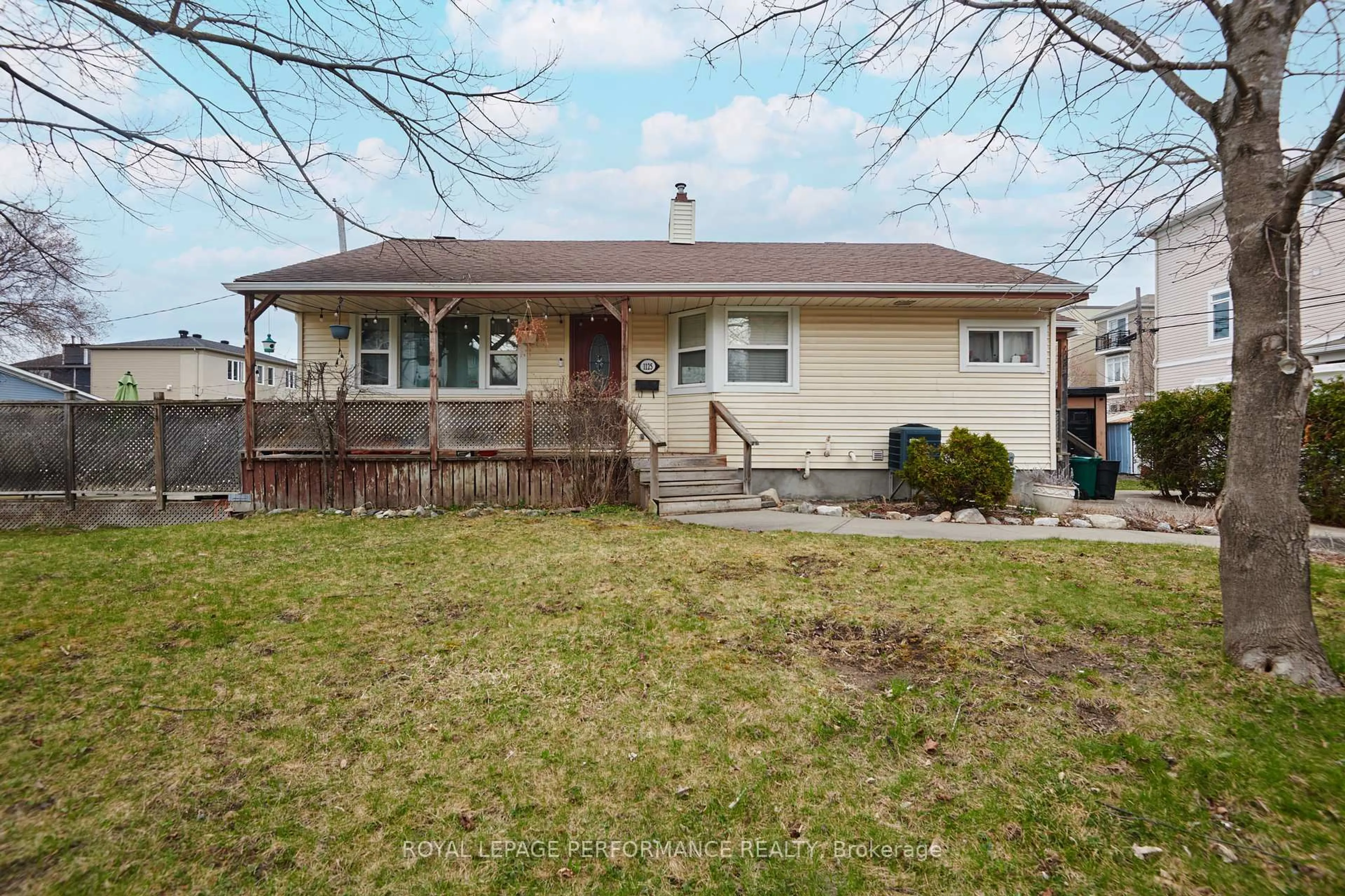 Home with vinyl exterior material, street for 1125 Rockingham Ave, Ottawa Ontario K1H 8A4