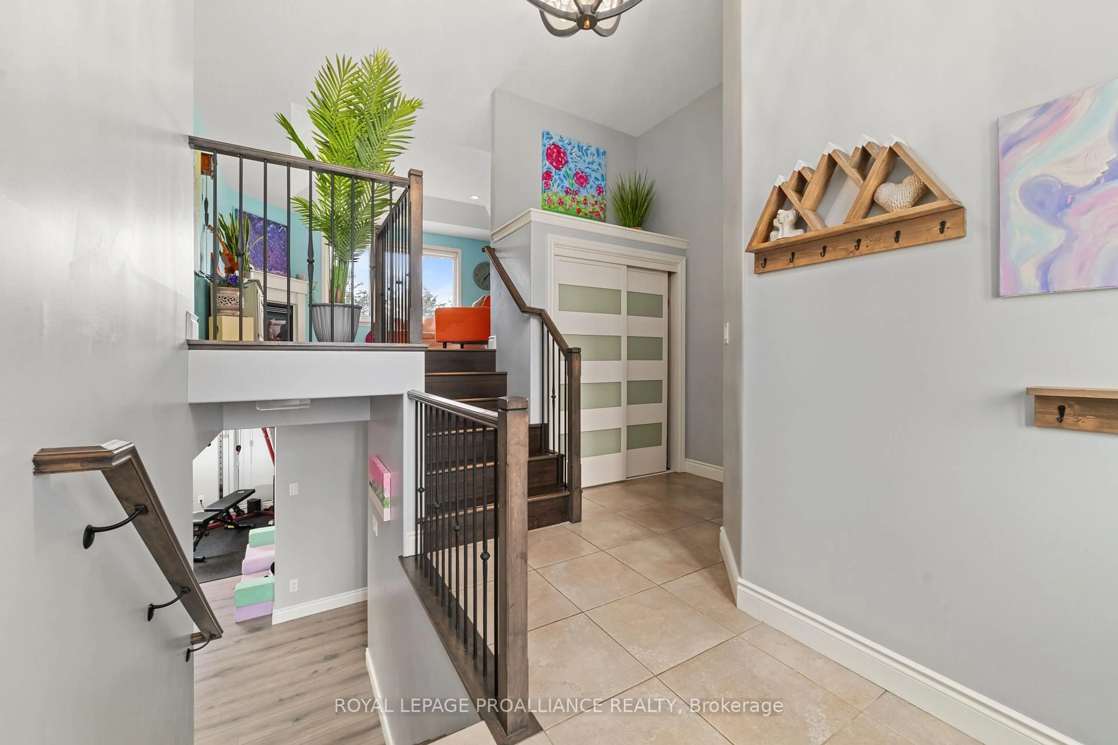 Indoor entryway for 19 Freedom Cres, Quinte West Ontario K8V 0C1