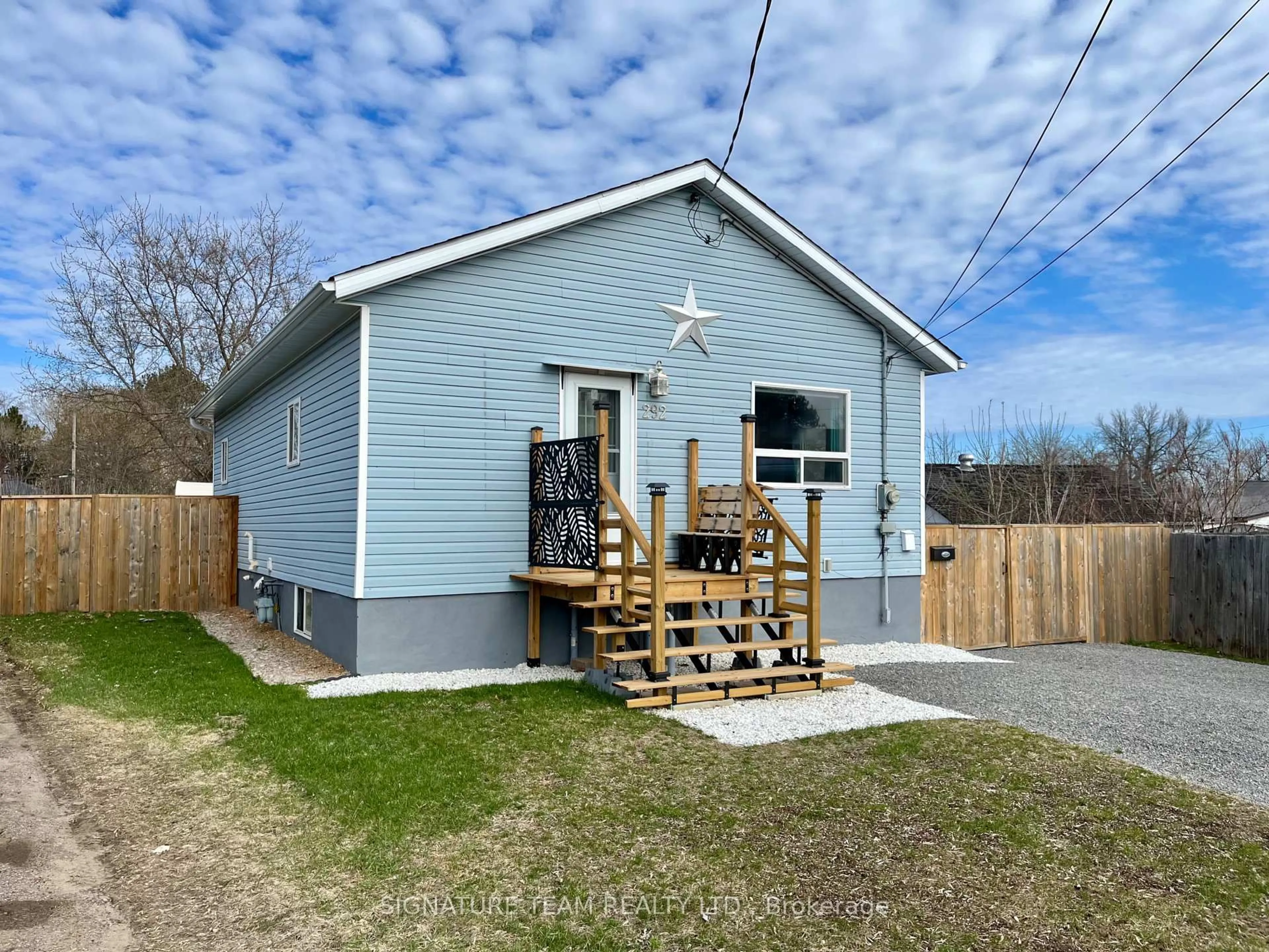 Unknown for 292 George St, Pembroke Ontario K8A 5K2