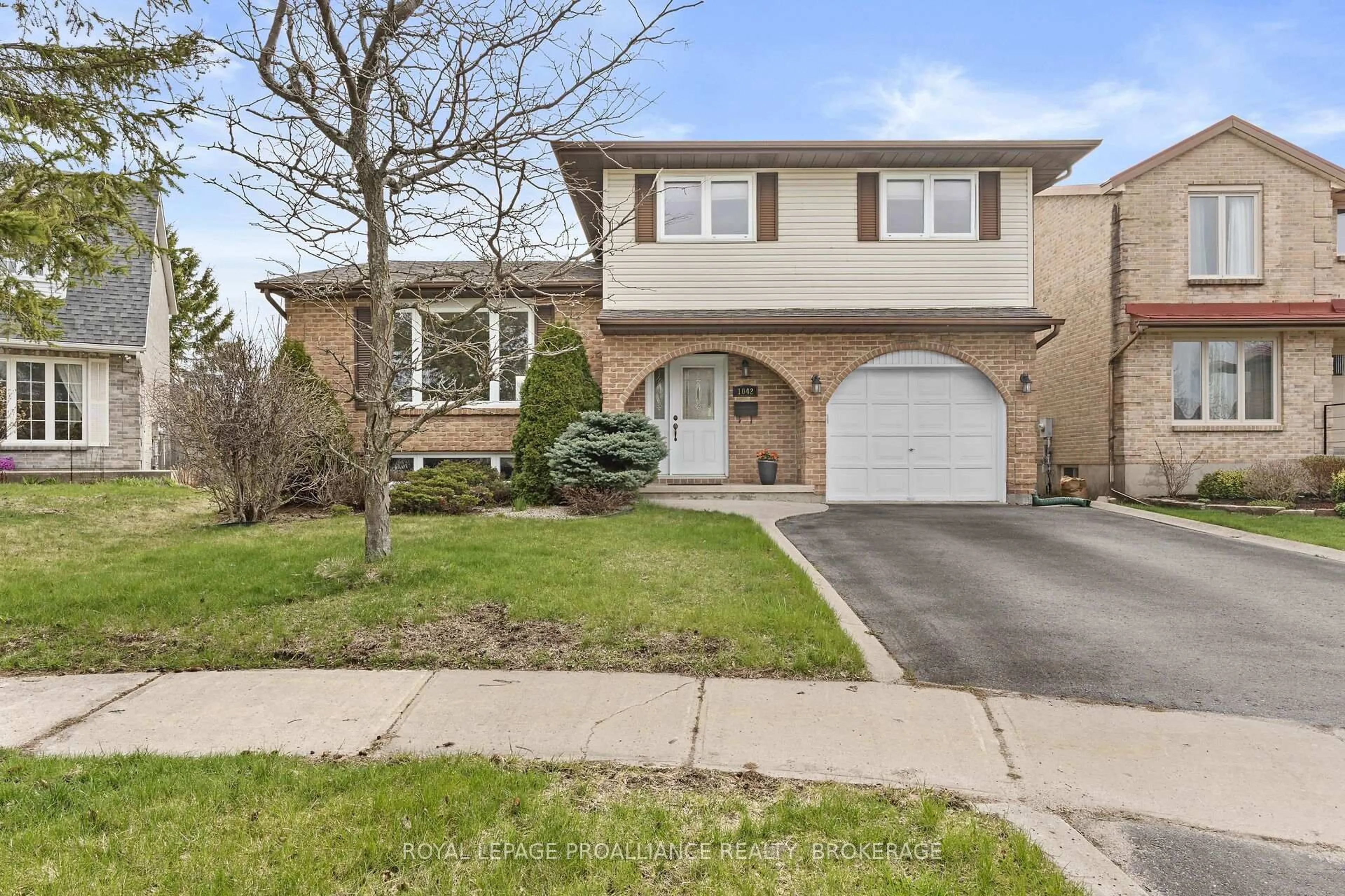Home with vinyl exterior material, street for 1042 Dillingham St, Kingston Ontario K7P 2P4