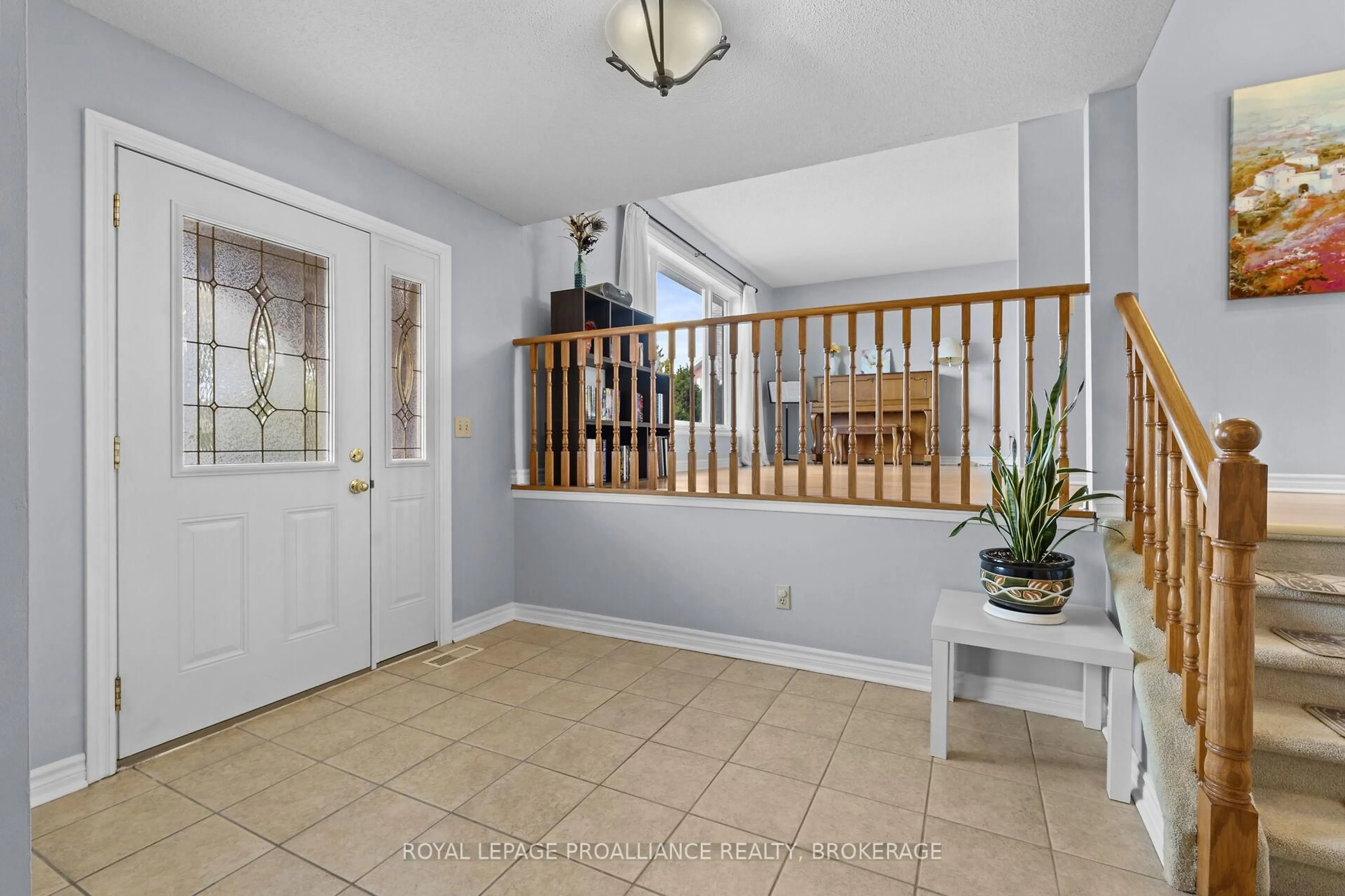Indoor entryway for 1042 Dillingham St, Kingston Ontario K7P 2P4