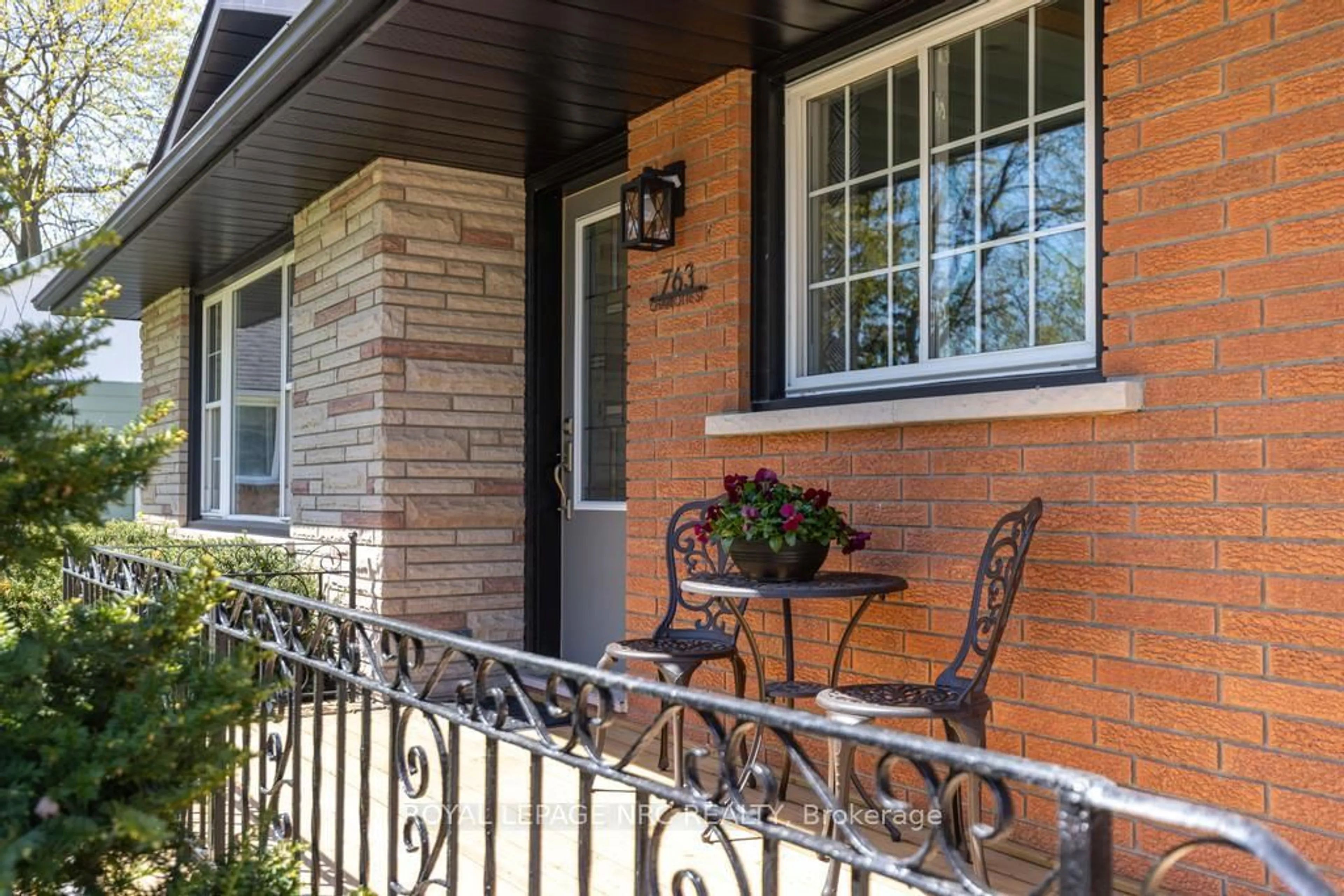 Patio, street for 763 Charlotte St, Niagara-on-the-Lake Ontario L0S 1J0