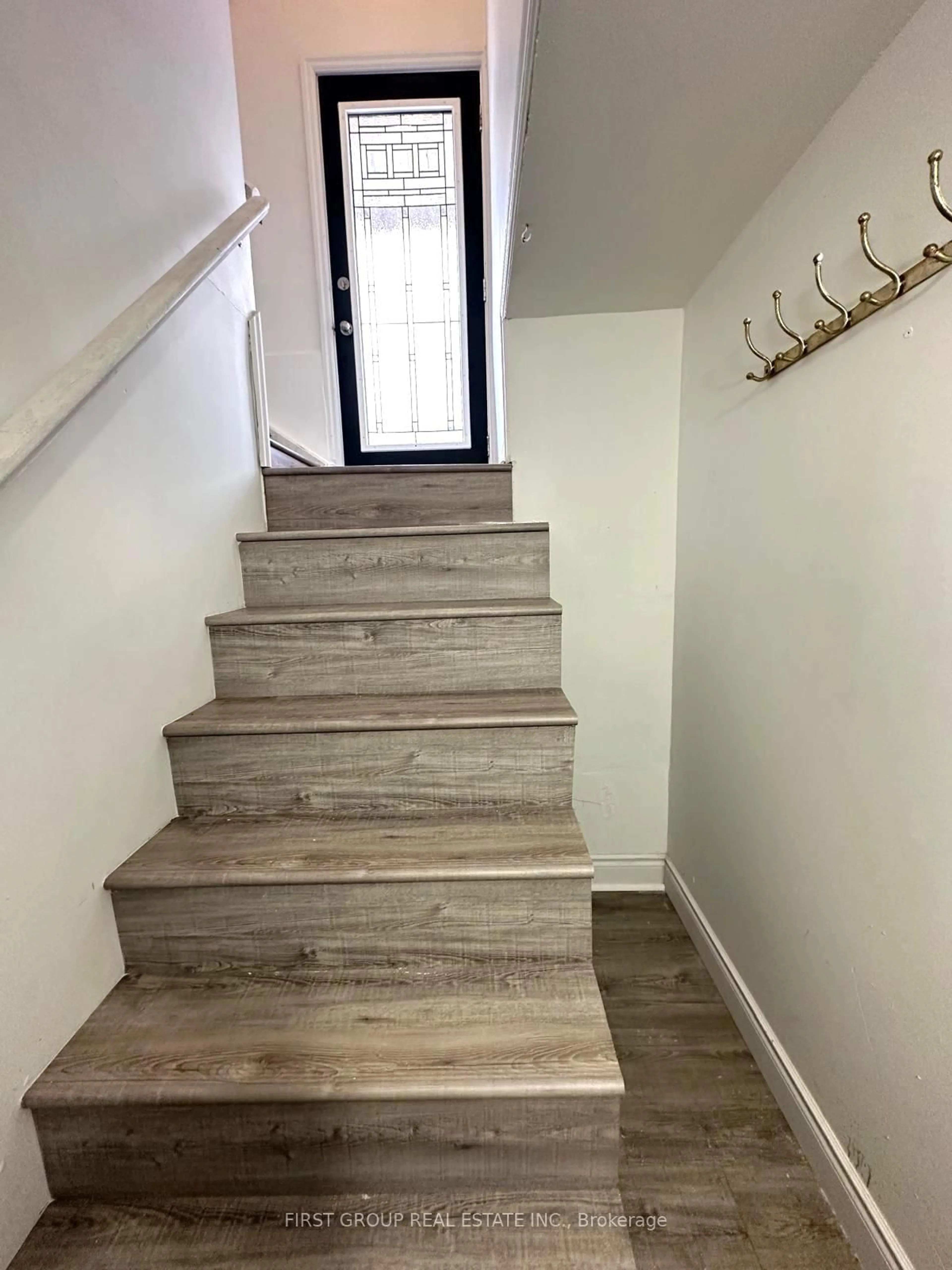 Stairs for 422 Brioux Ave, Peterborough South Ontario K9J 4G7