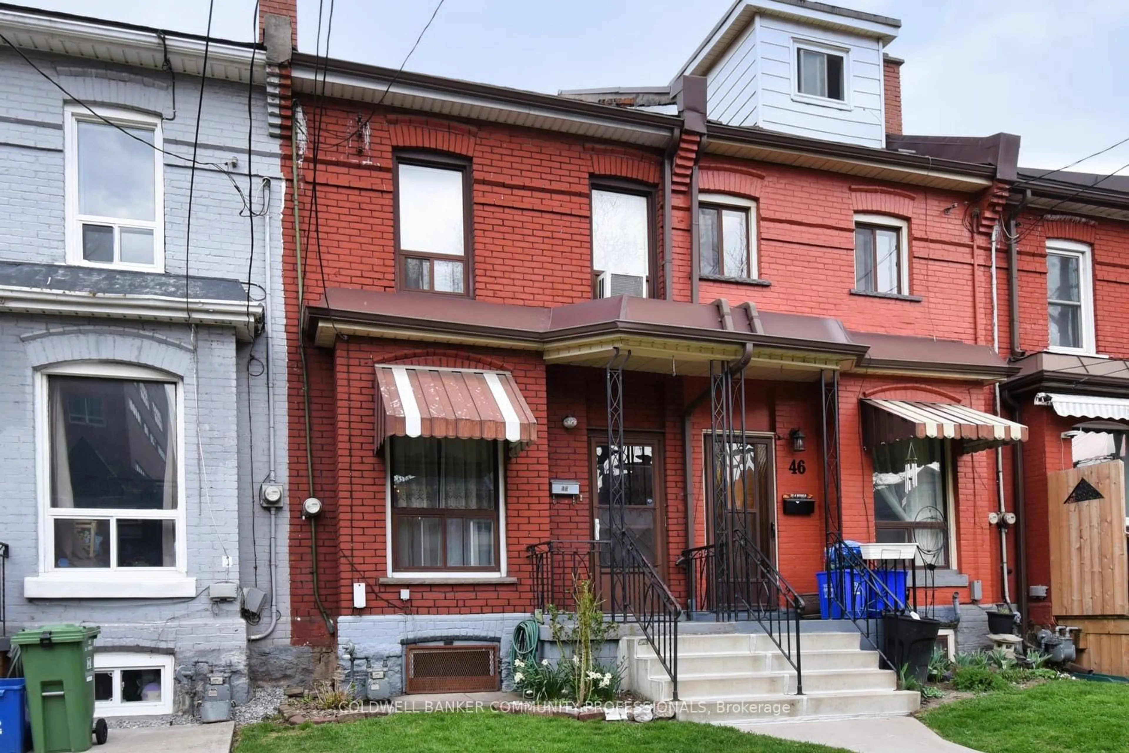 Home with brick exterior material, street for 48 Fullerton Ave, Hamilton Ontario L8L 6G8