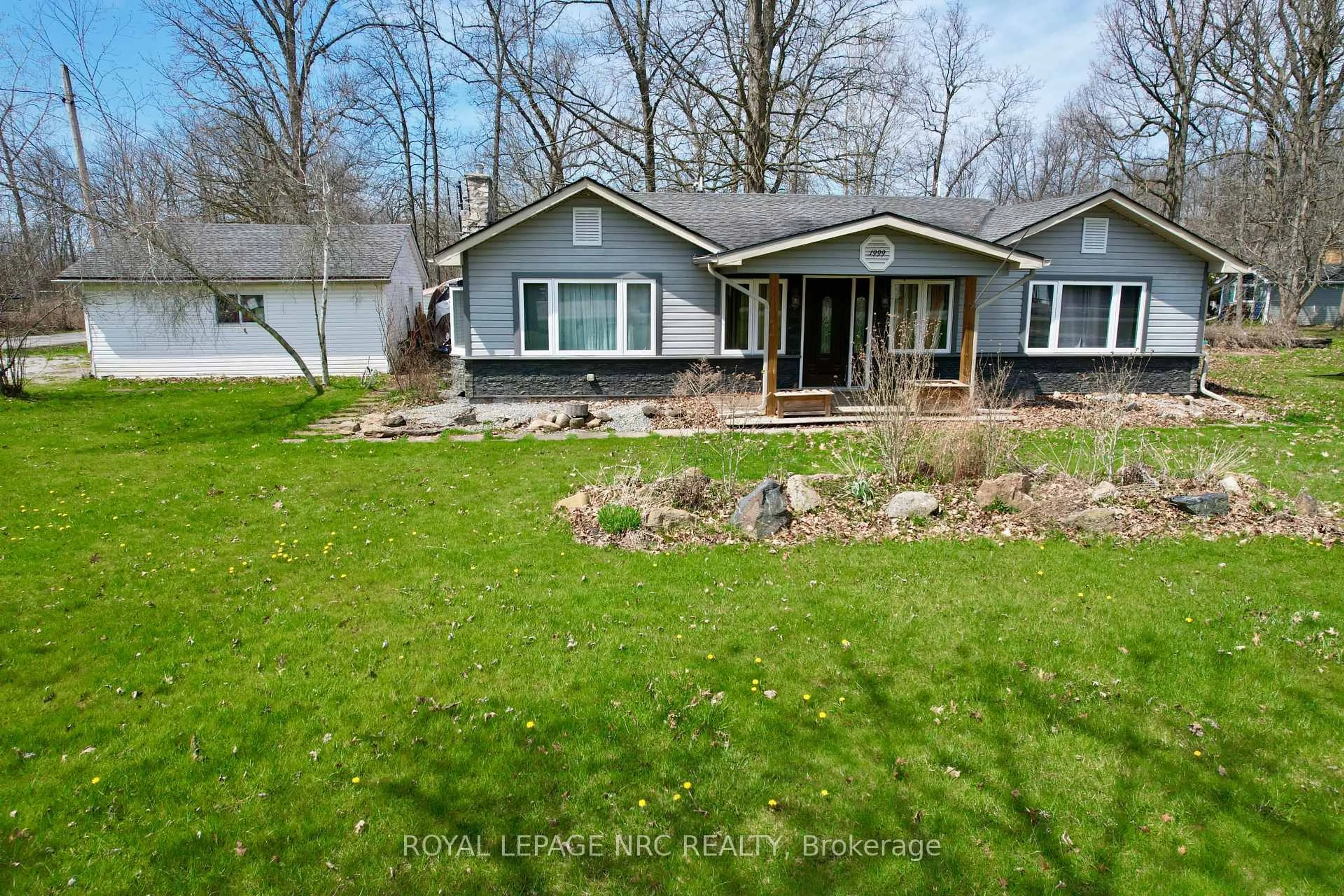 A pic from outside/outdoor area/front of a property/back of a property/a pic from drone, water/lake/river/ocean view for 1999 Jewson Rd, Fort Erie Ontario L2A 5M4
