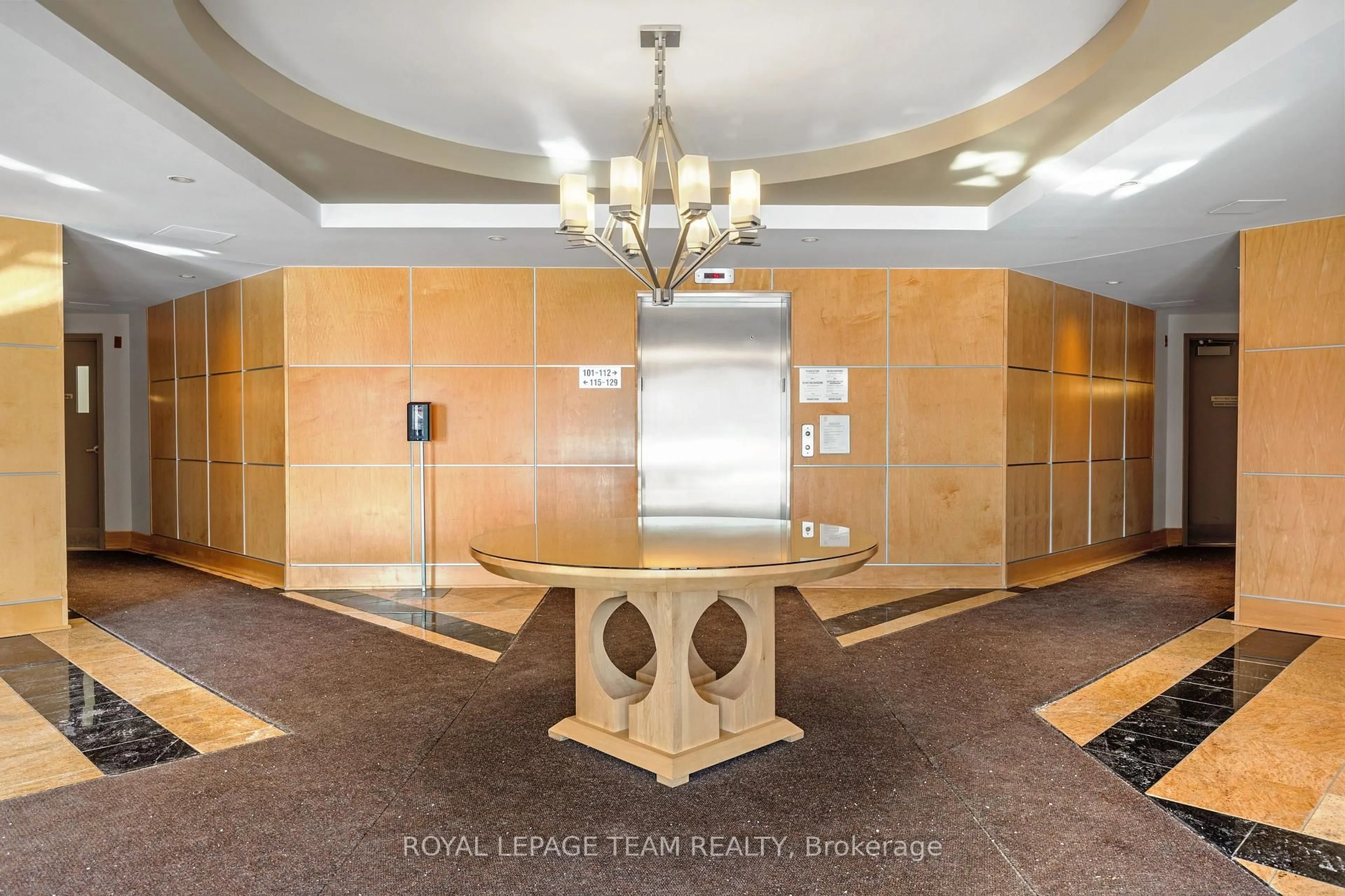 Indoor foyer for 205 Bolton St #223, Ottawa Ontario K1N 1K7