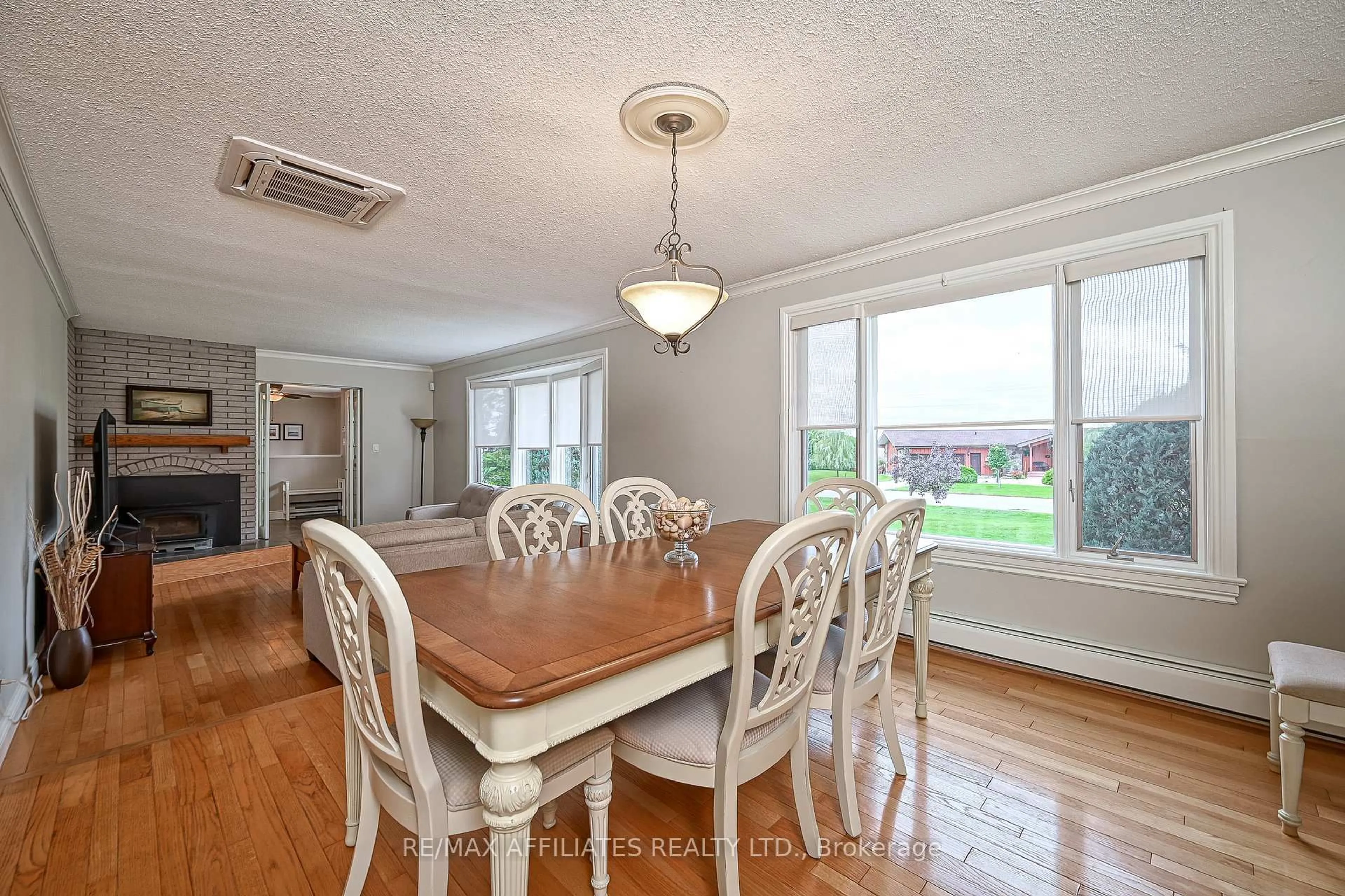 Dining room, wood/laminate floor for 1532 BELLA VISTA Dr, Ottawa Ontario K4C 1A7