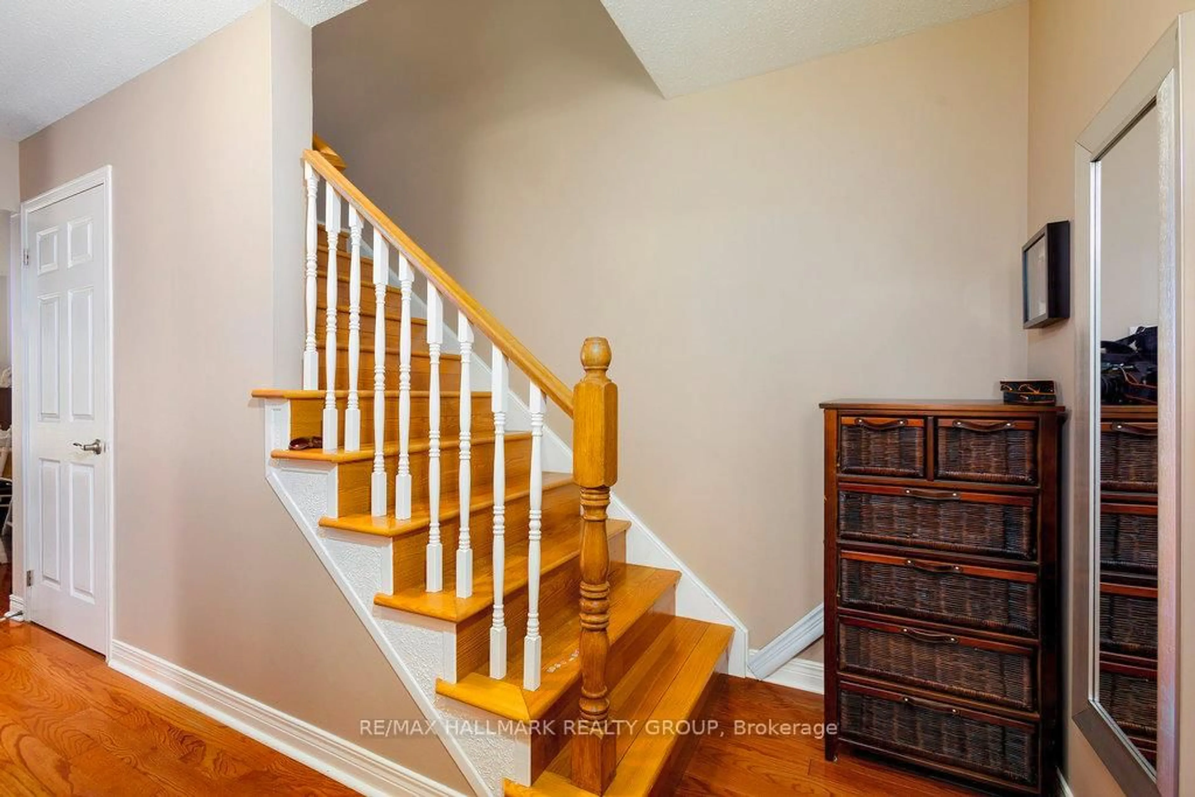 Unknown for 24 Ravenscroft Crt, Stittsville Ontario K2S 1R3