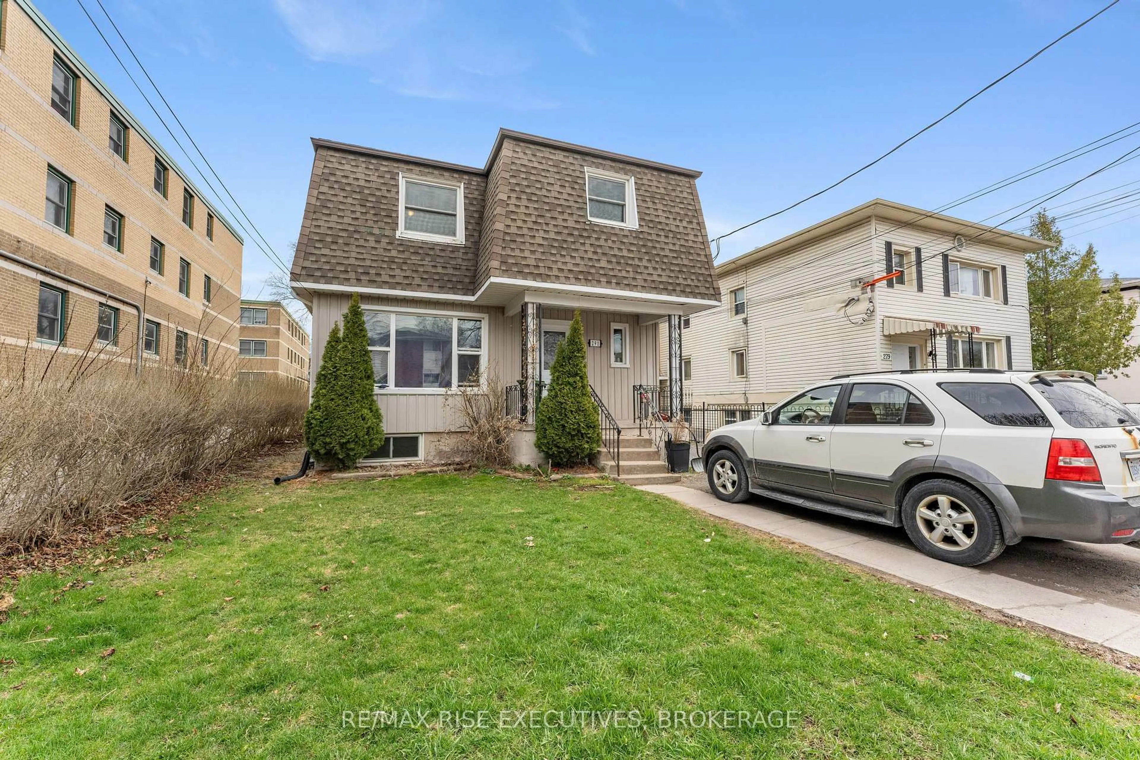 A pic from outside/outdoor area/front of a property/back of a property/a pic from drone, street for 291 Helen St, Kingston Ontario K7L 4P6