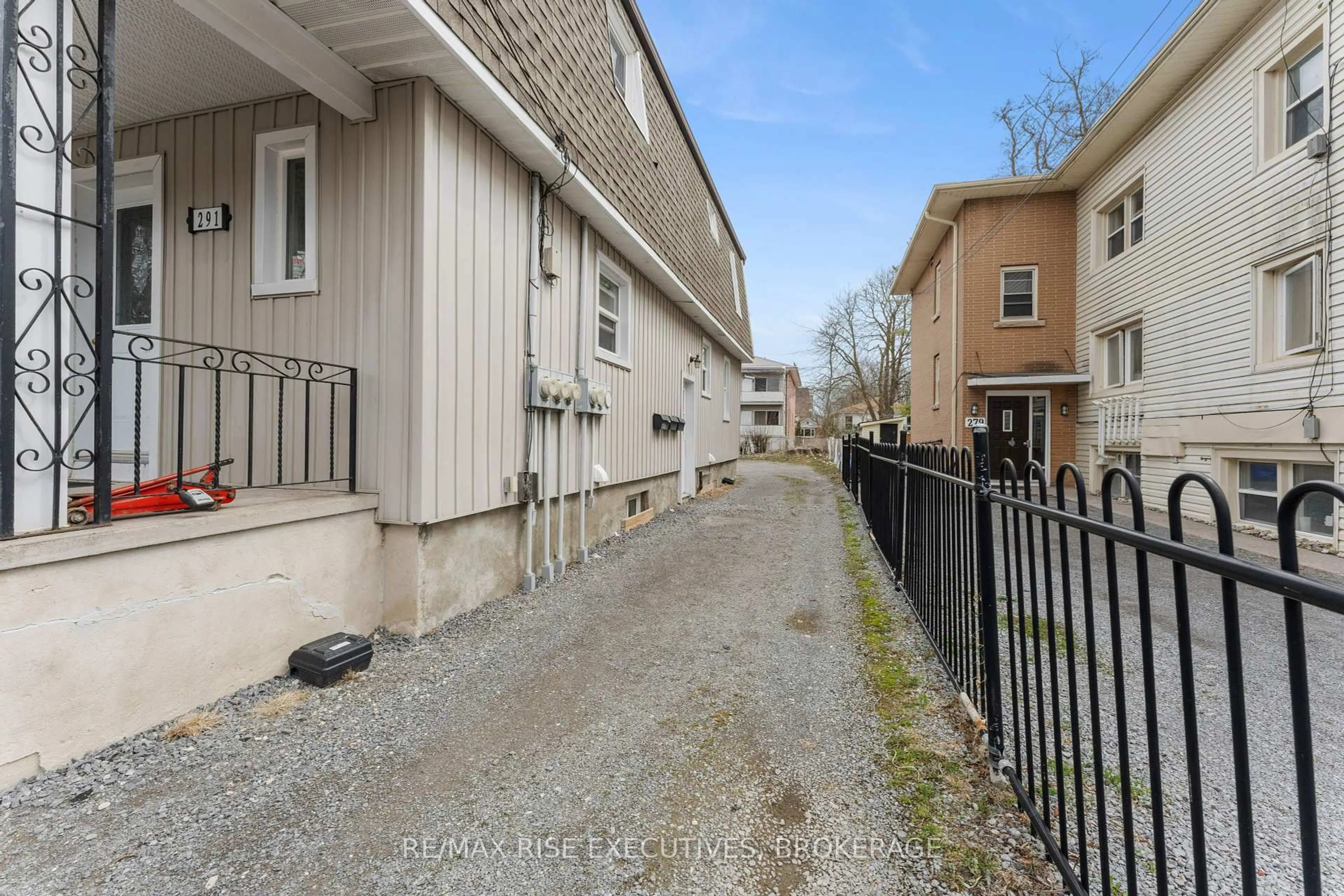 Patio, street for 291 Helen St, Kingston Ontario K7L 4P6