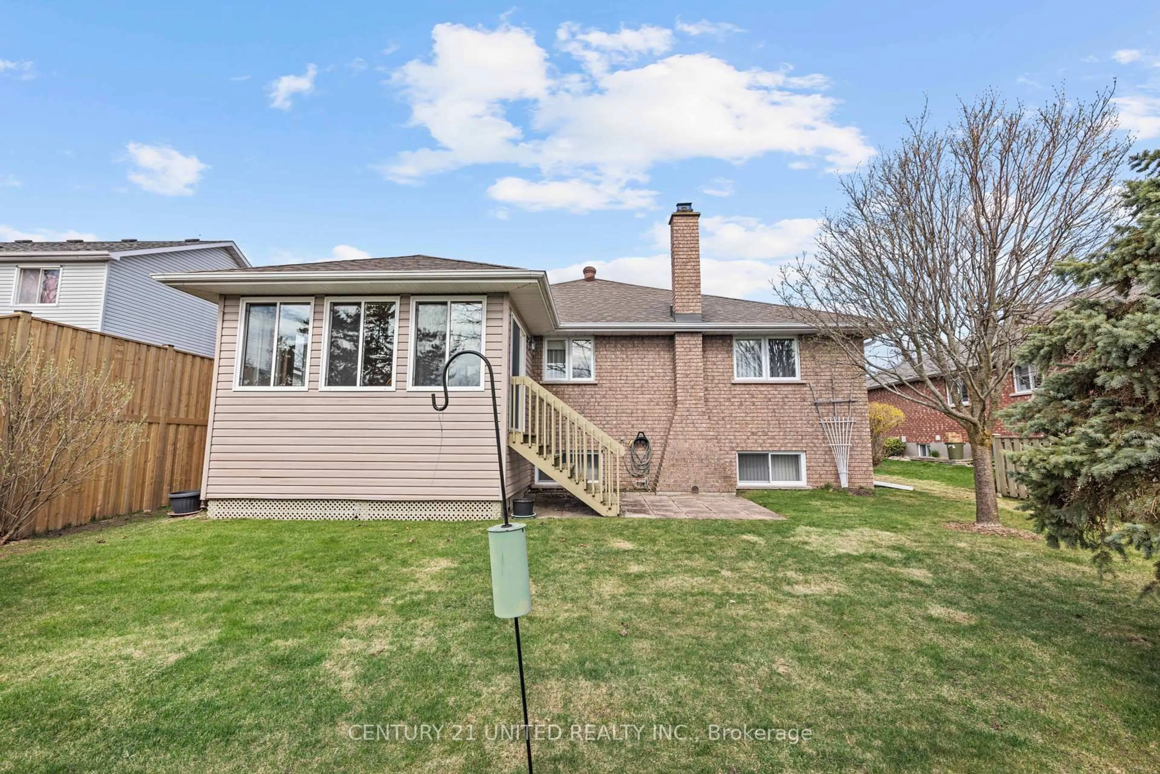 Home with brick exterior material, street for 1422 Glenforest Cres, Peterborough West Ontario K9K 2J1