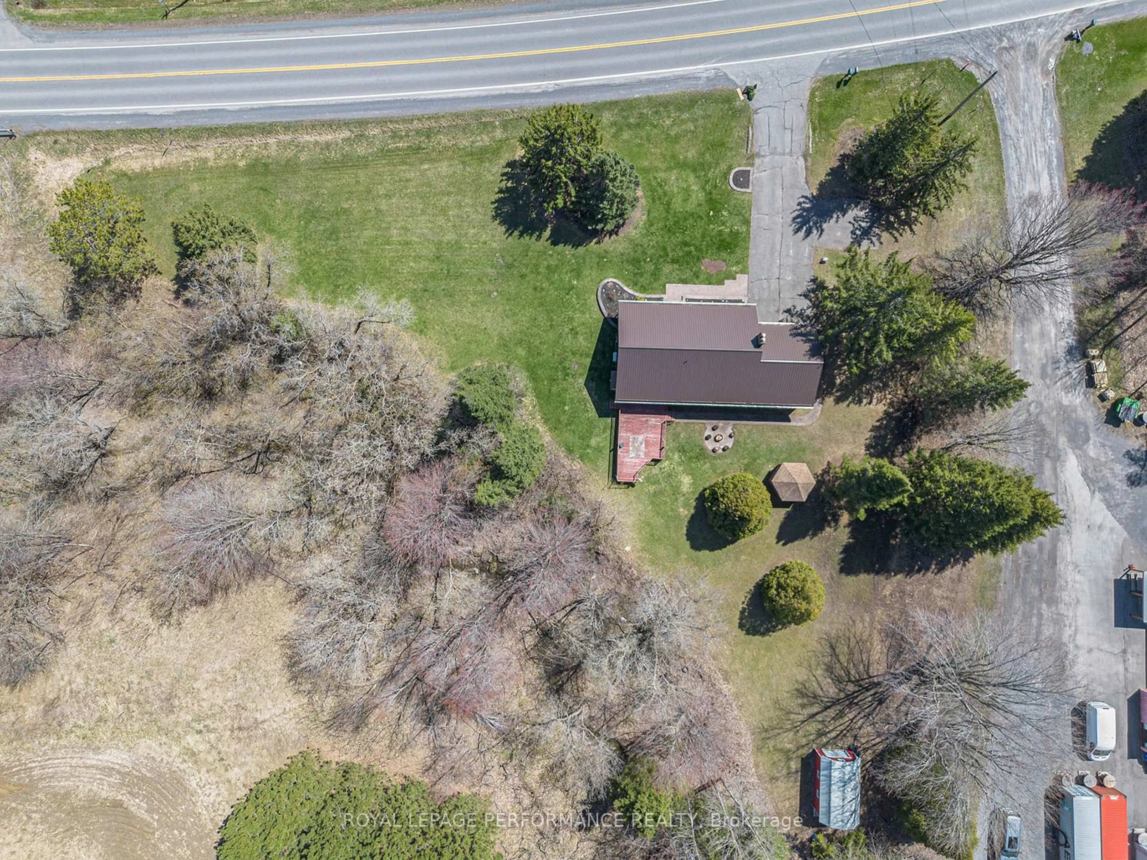 A pic from outside/outdoor area/front of a property/back of a property/a pic from drone, street for 1395 Notre-Dame St, Russell Ontario K0A 1W0