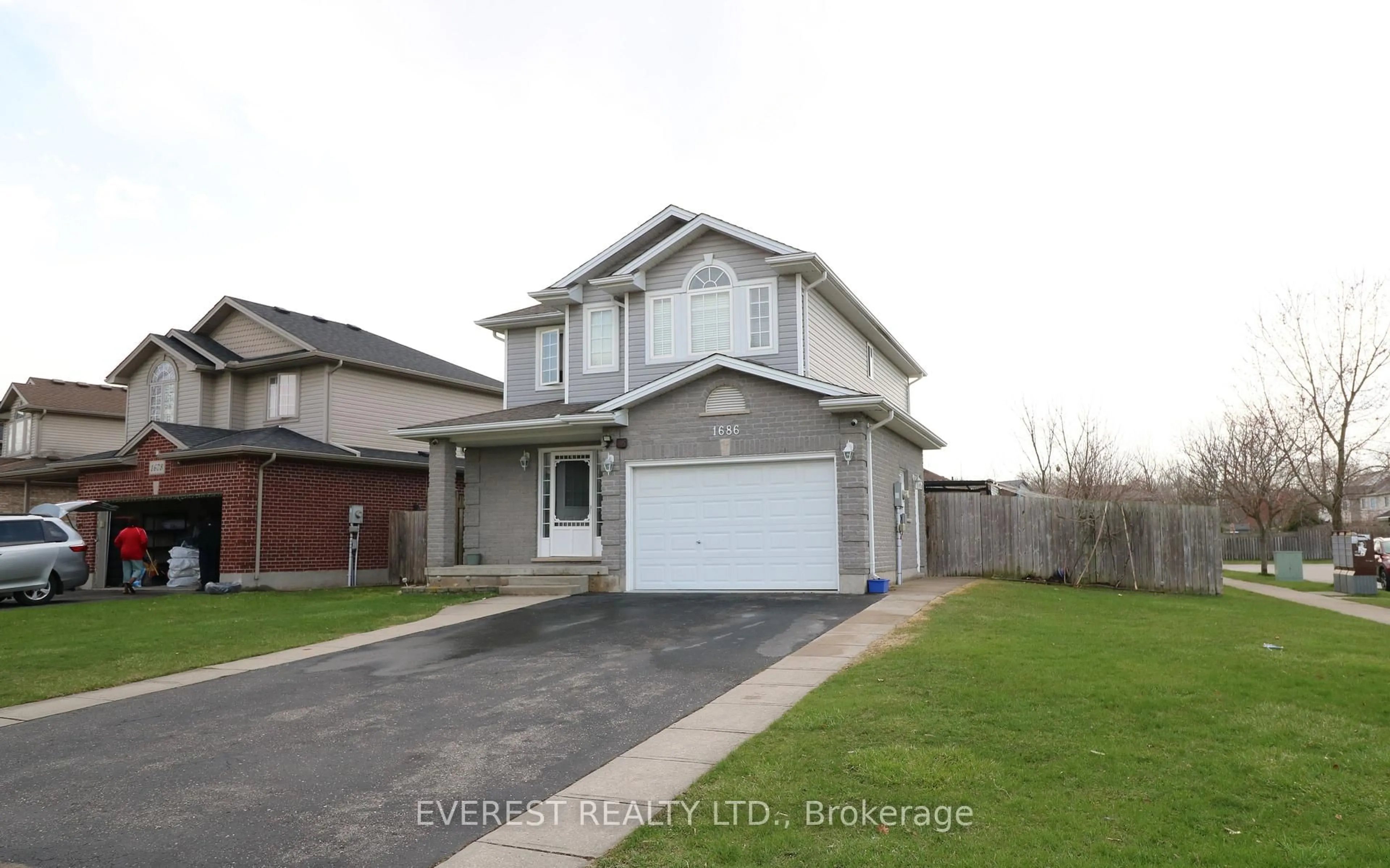 Home with vinyl exterior material, street for 1686 Blackmaple Cres, London East Ontario N5Y 6L6