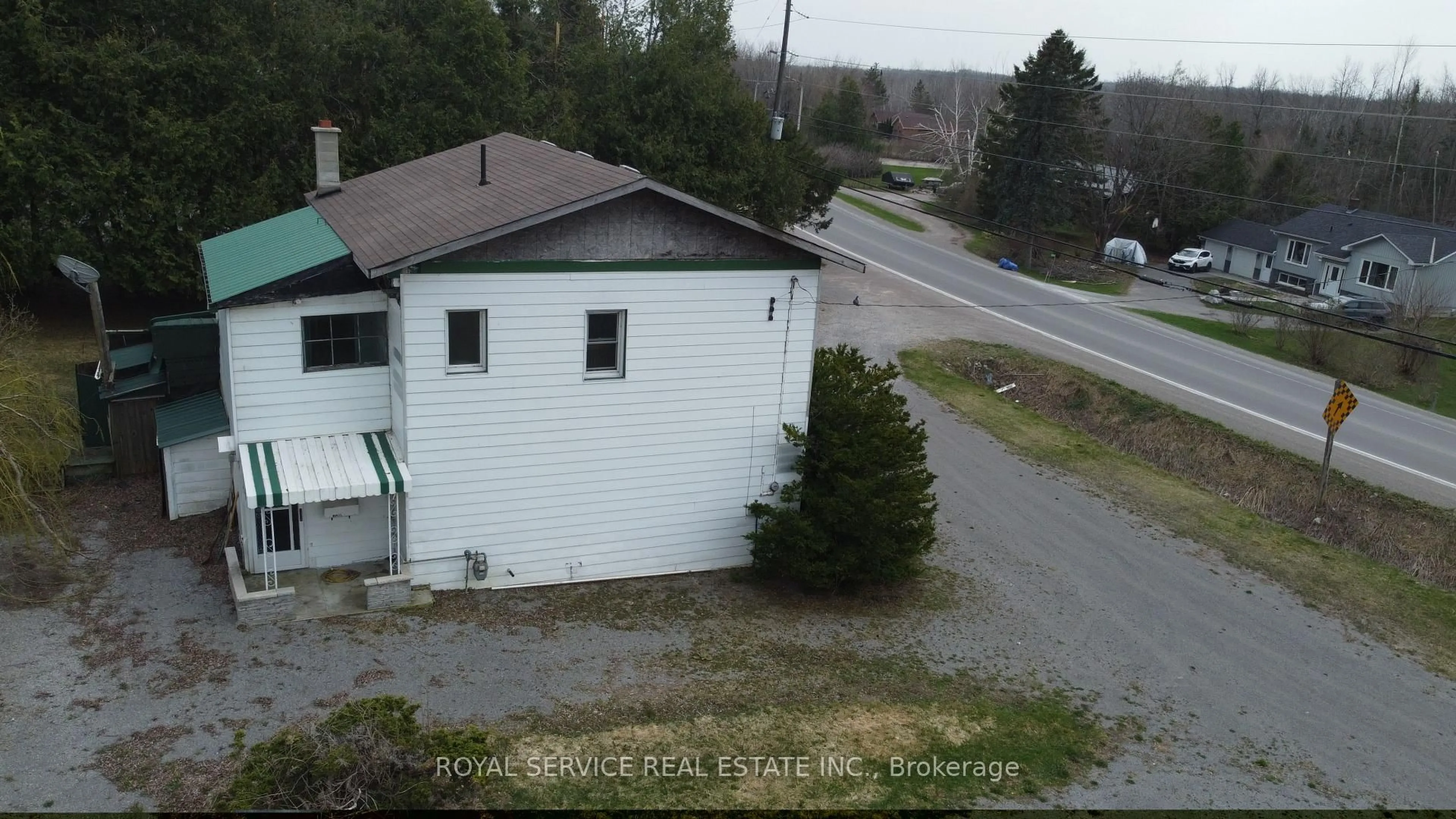 A pic from outside/outdoor area/front of a property/back of a property/a pic from drone, unknown for 3104 Lakefield Rd, Selwyn Ontario K9J 6X5