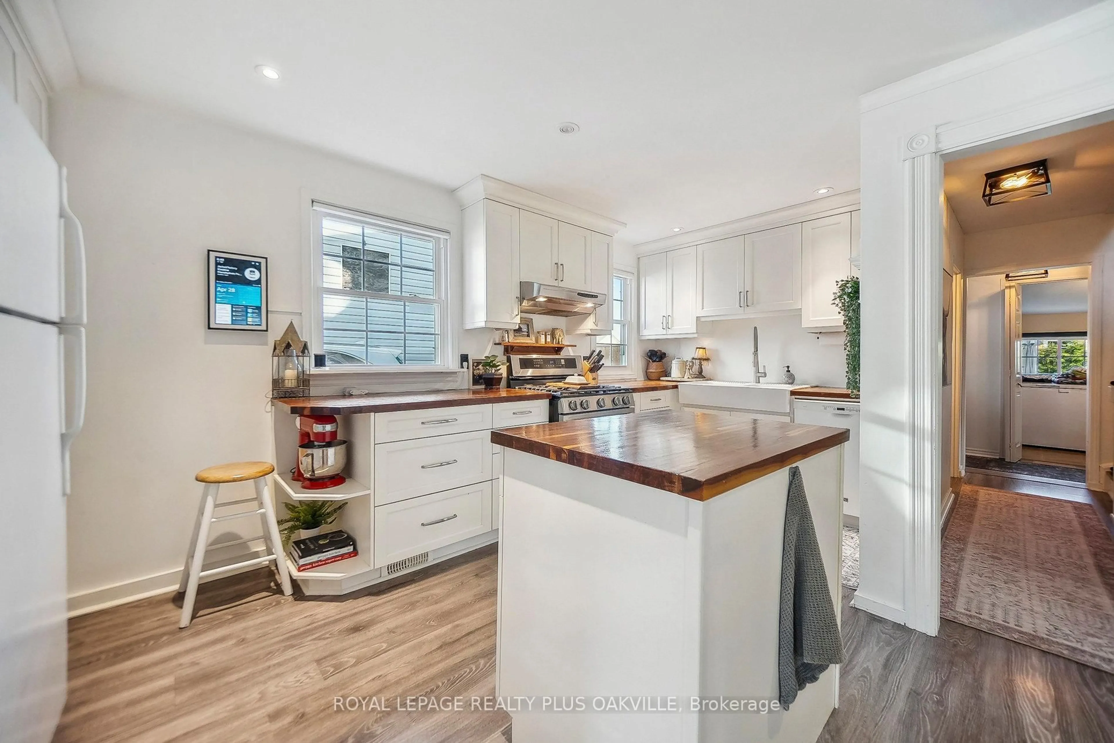 Open concept kitchen, unknown for 6 Beverly St, St. Catharines Ontario L2P 2K1