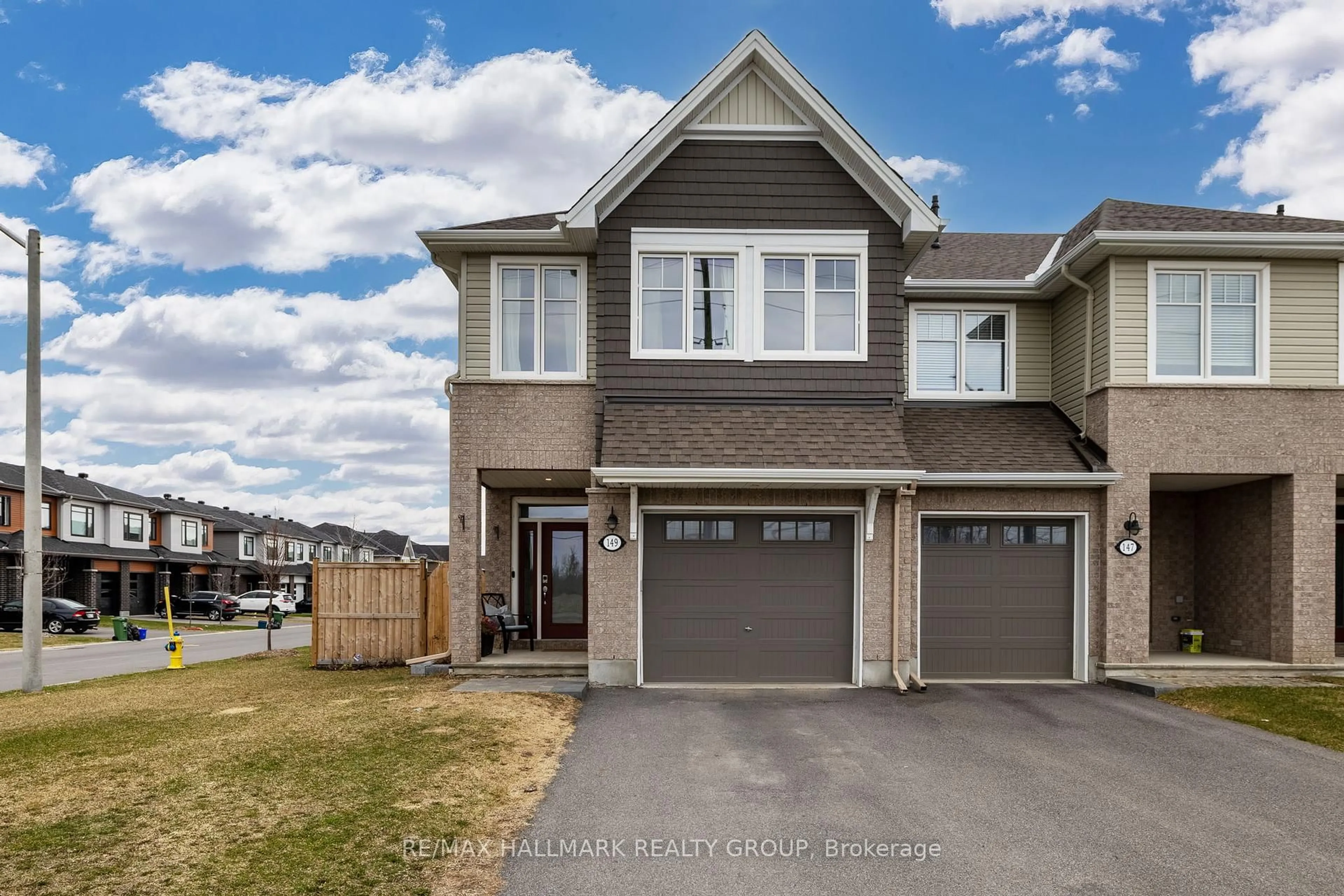 A pic from outside/outdoor area/front of a property/back of a property/a pic from drone, street for 149 Angelonia Cres, Ottawa Ontario K1T 0Y5