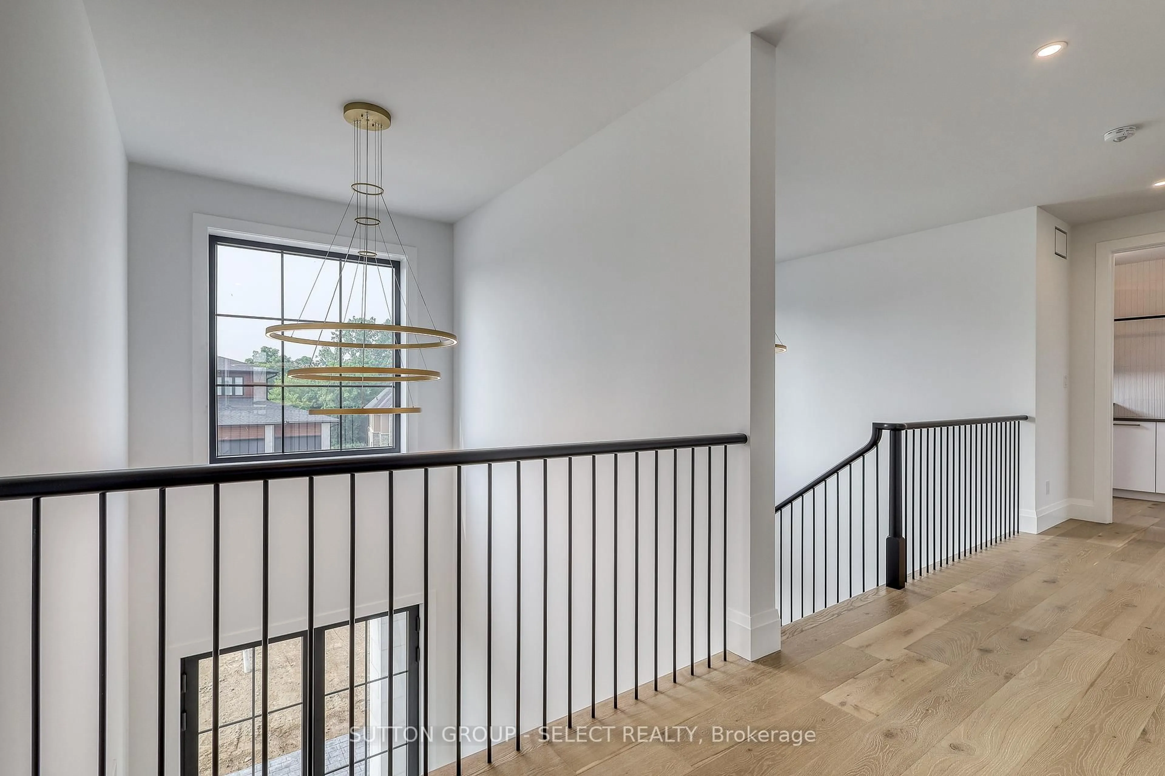 Indoor foyer for 169 Edgewater Blvd, Middlesex Centre Ontario N0L 1R0