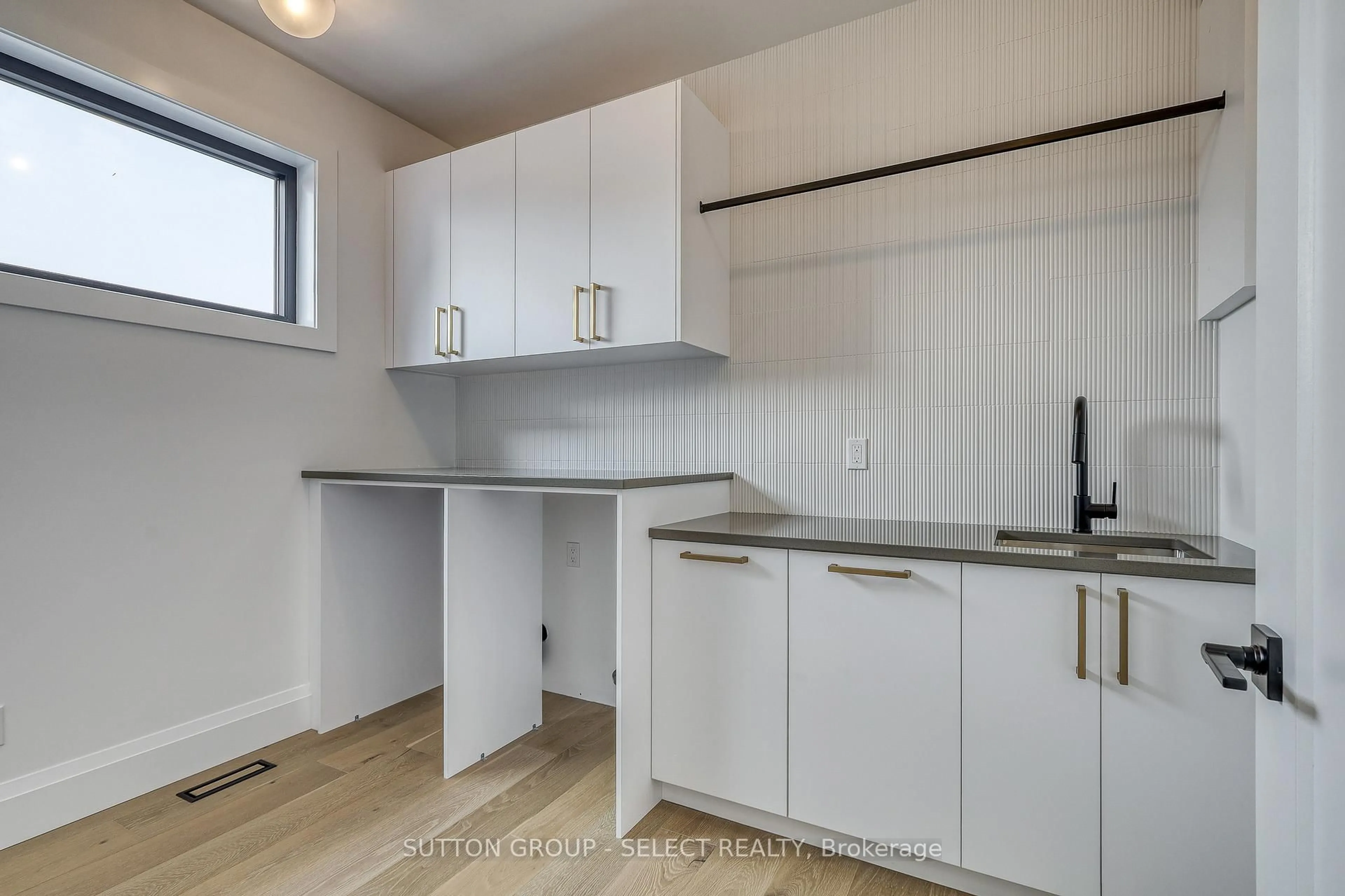 Standard kitchen, unknown for 169 Edgewater Blvd, Middlesex Centre Ontario N0L 1R0